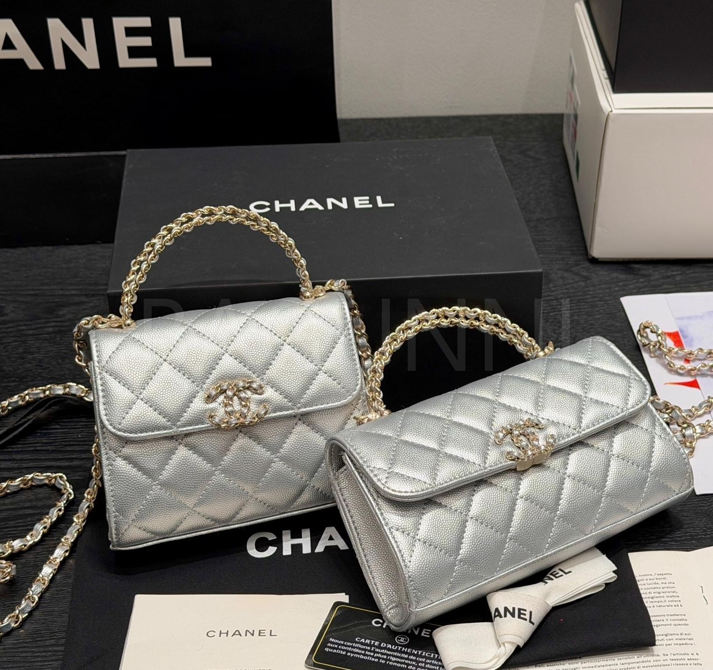 샤넬 19 체인 숄더백