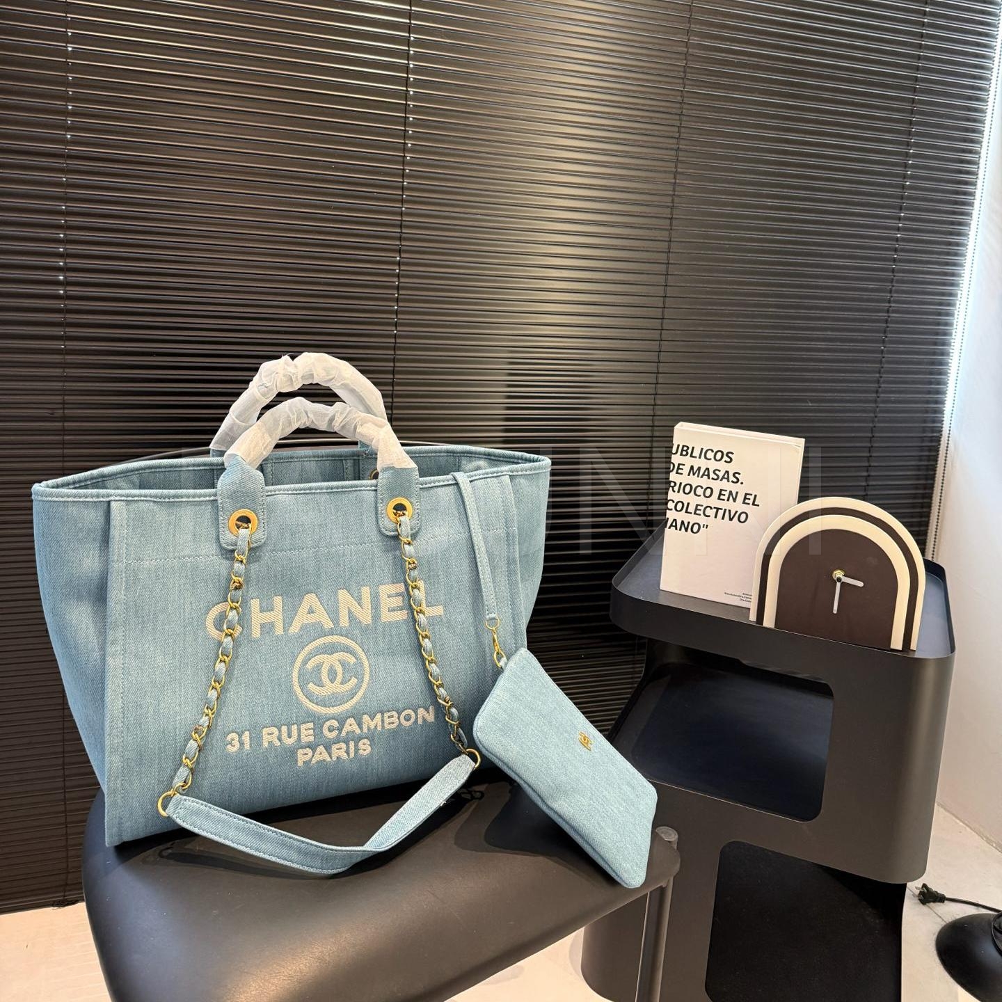 샤넬 데님 비치 토트백