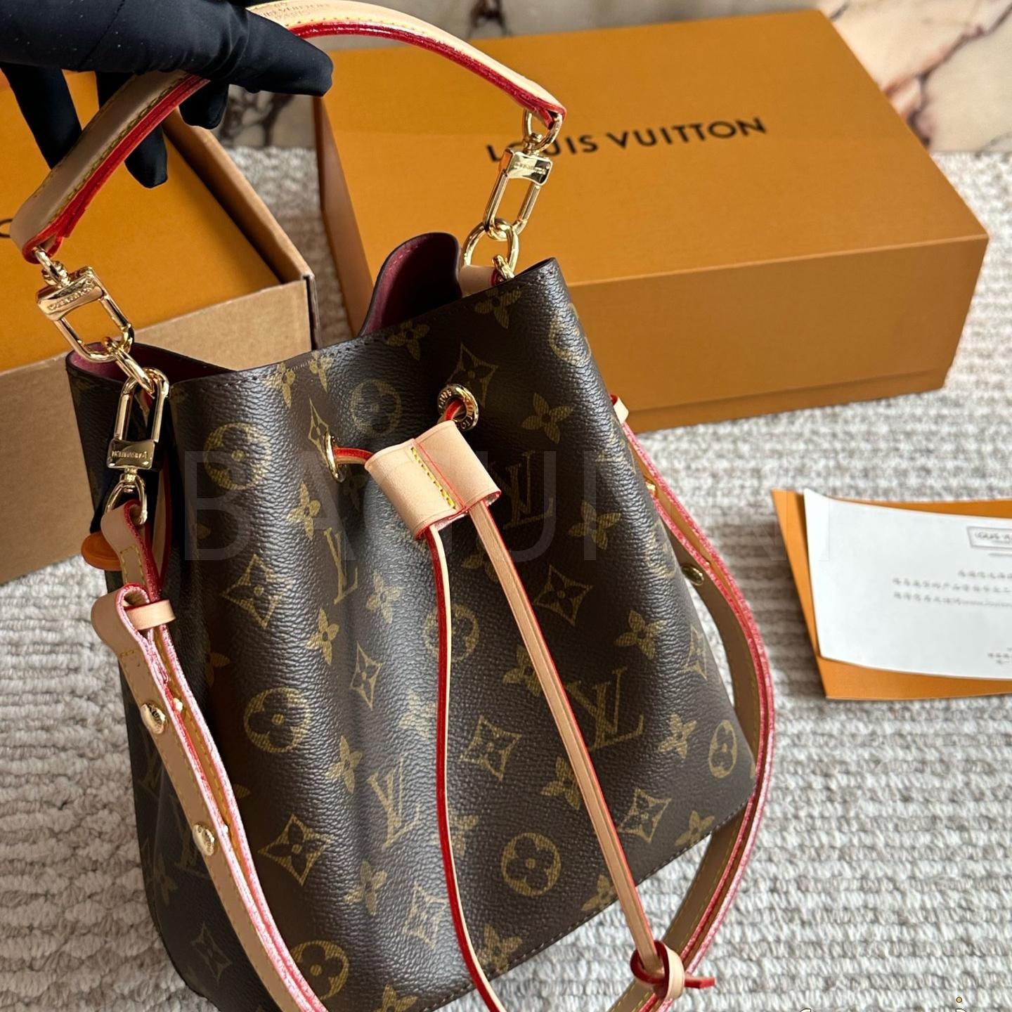 루이비통 사첼 메신저백