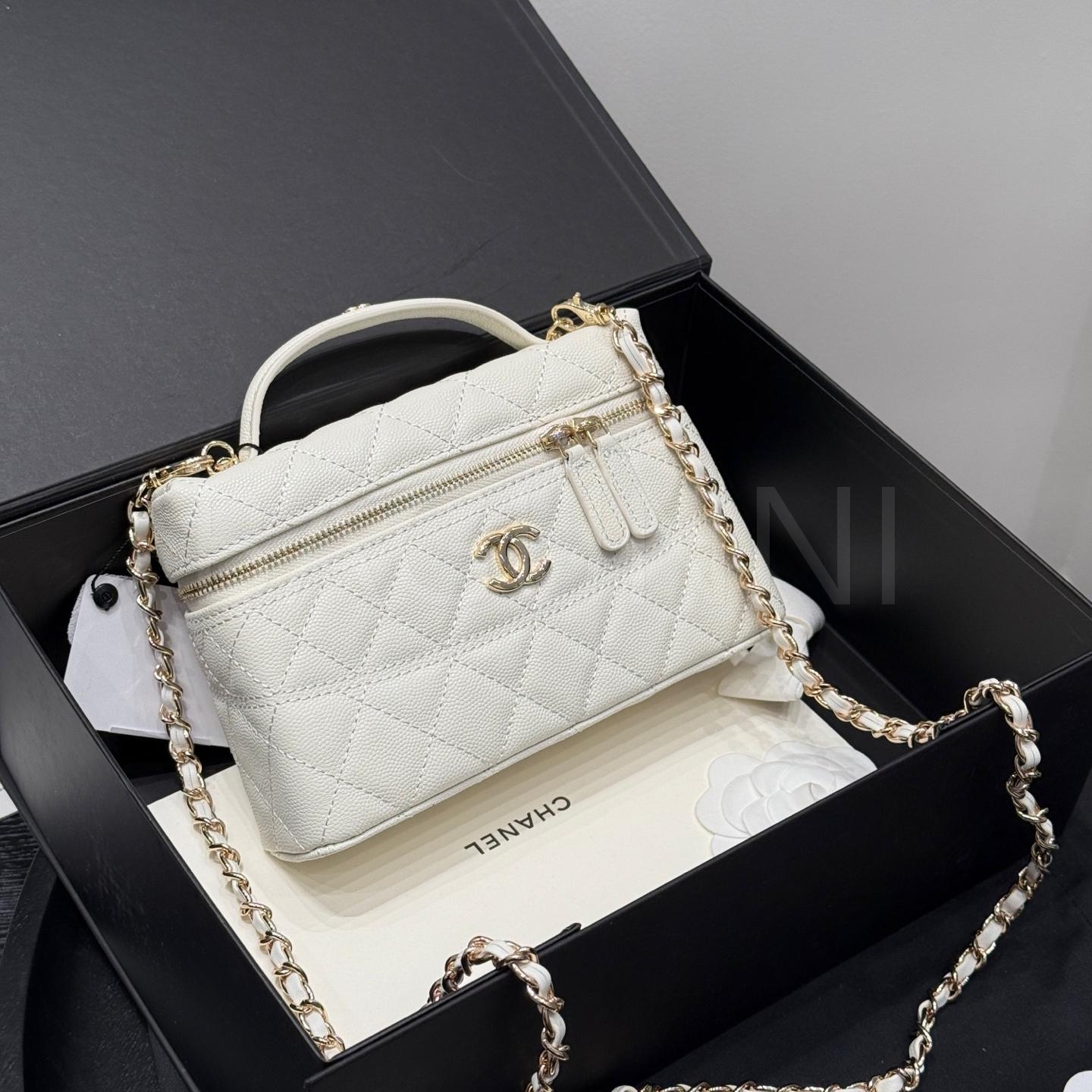샤넬 25C 런치박스 체인 백