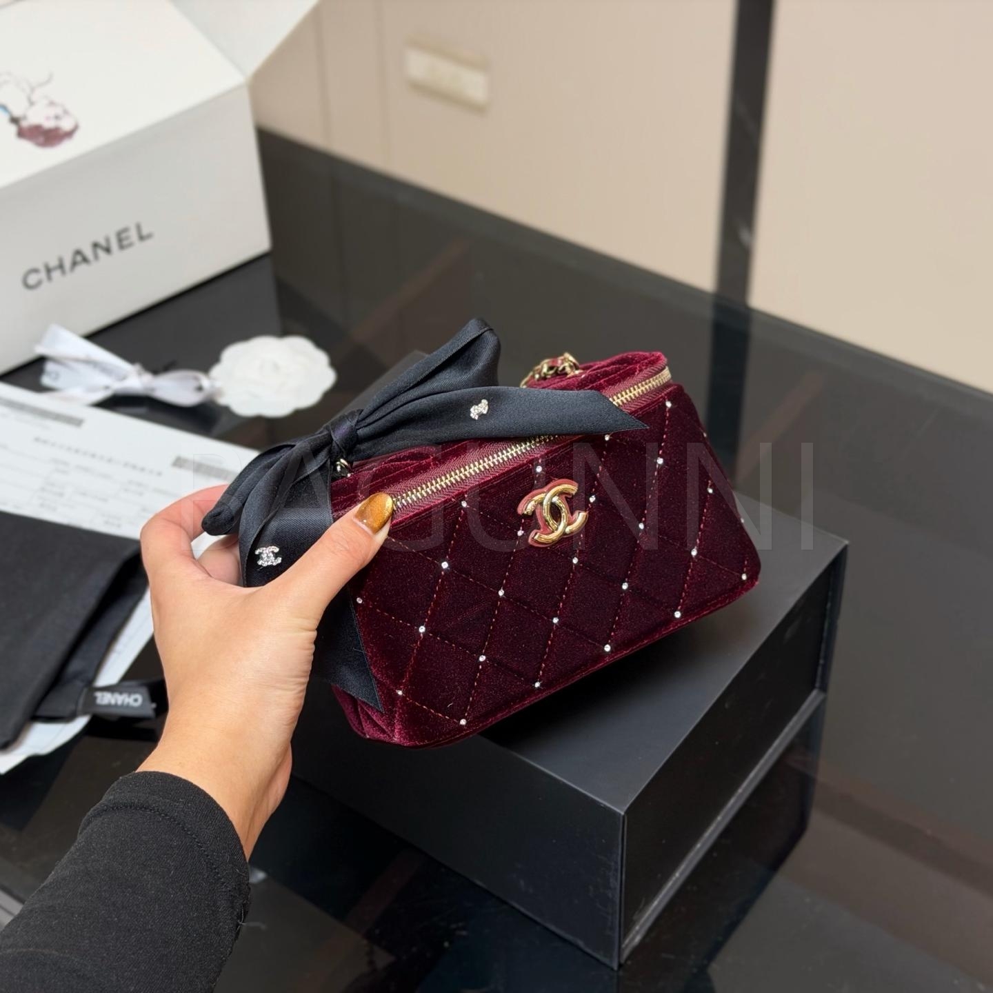 샤넬 금볼 박스 백