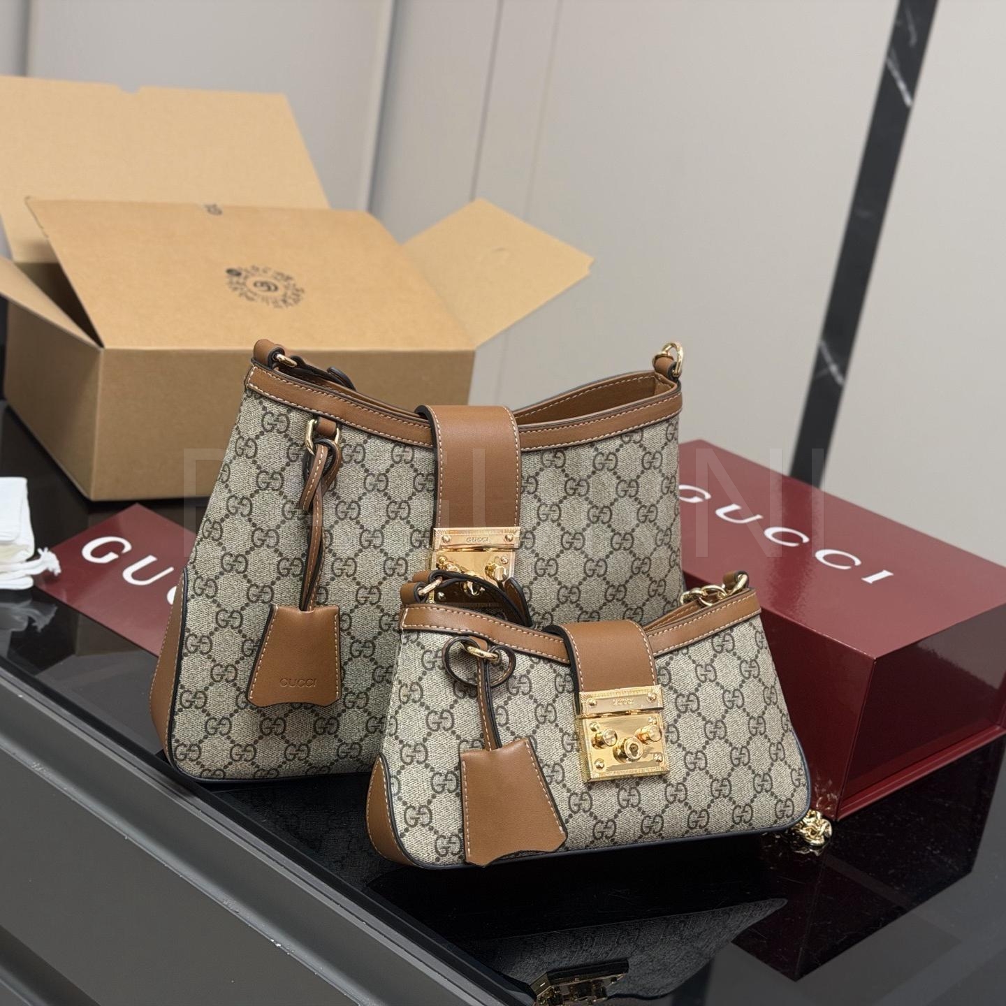 구찌 패드락 체인 숄더백