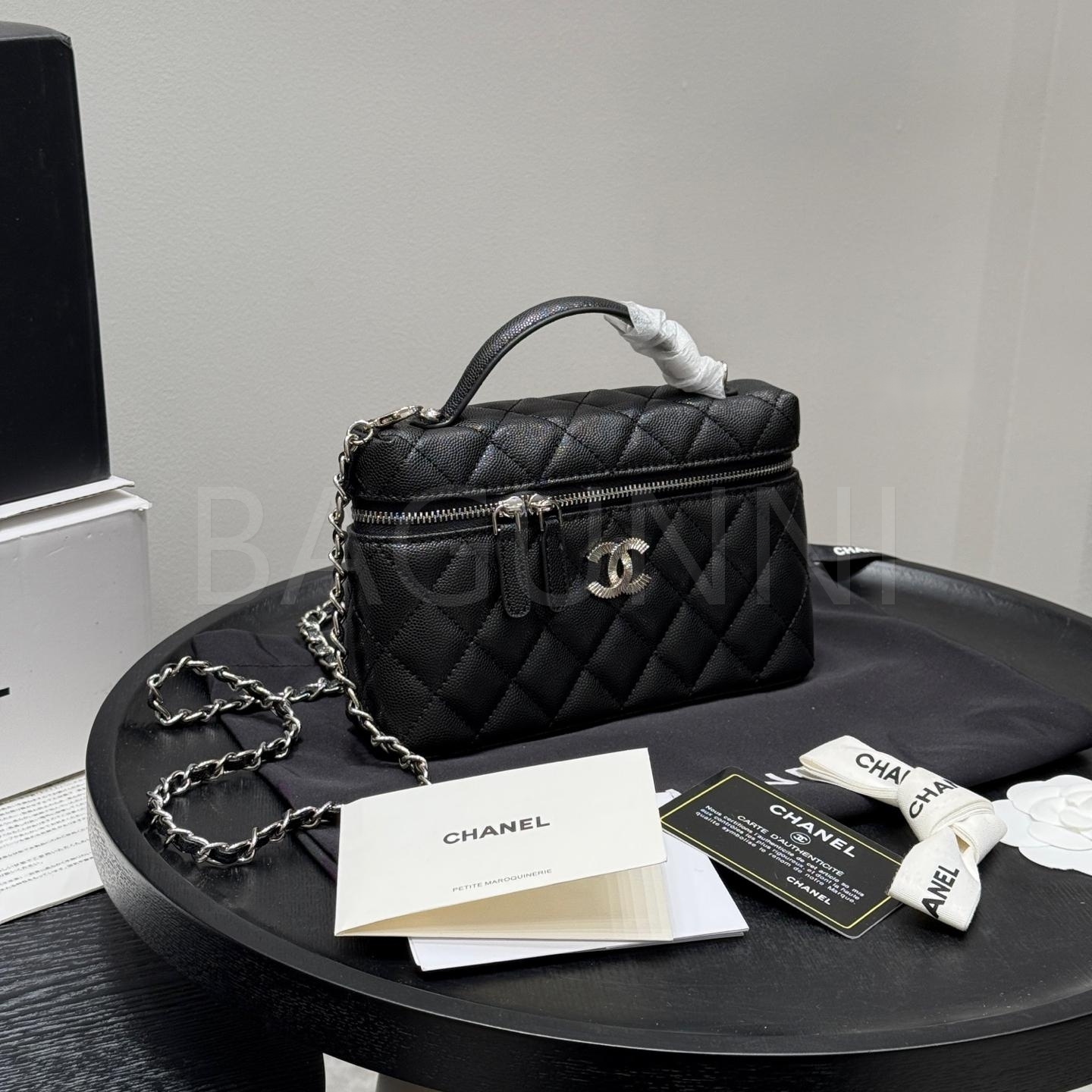 샤넬 25C 런치박스 체인 백