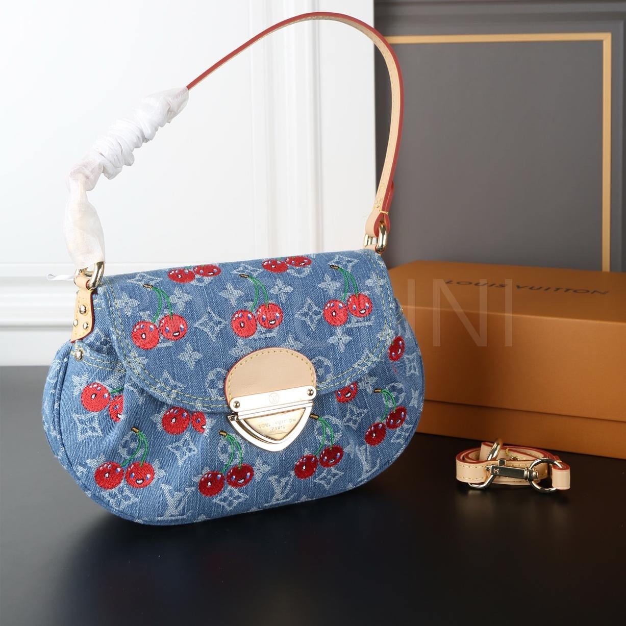 루이비통 x 무라카미 타카시 체리 데님 선셋 숄더백