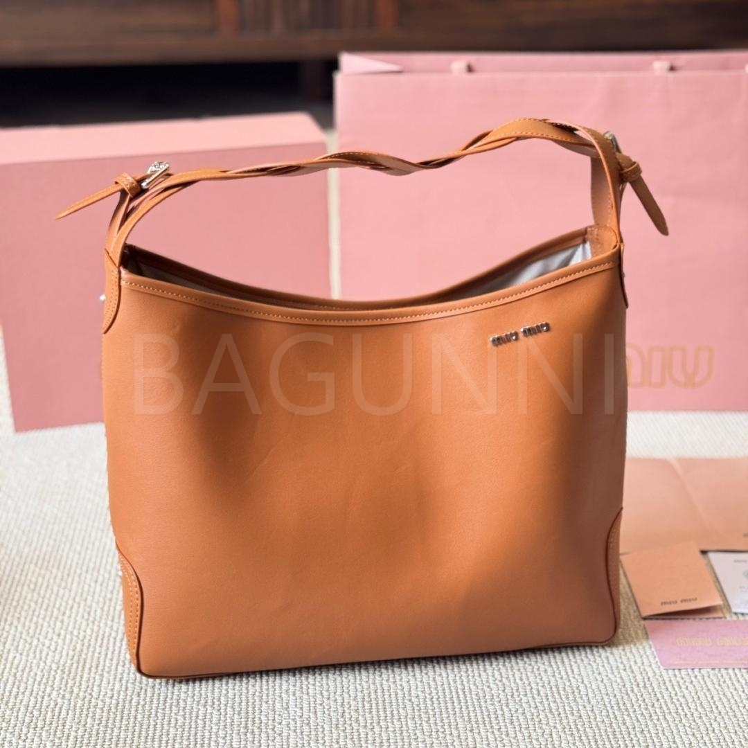 미우미우 워크 토트백