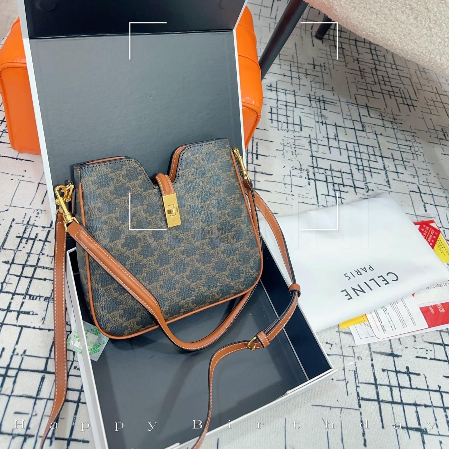 셀린느 카밀 16 소프트 숄더백