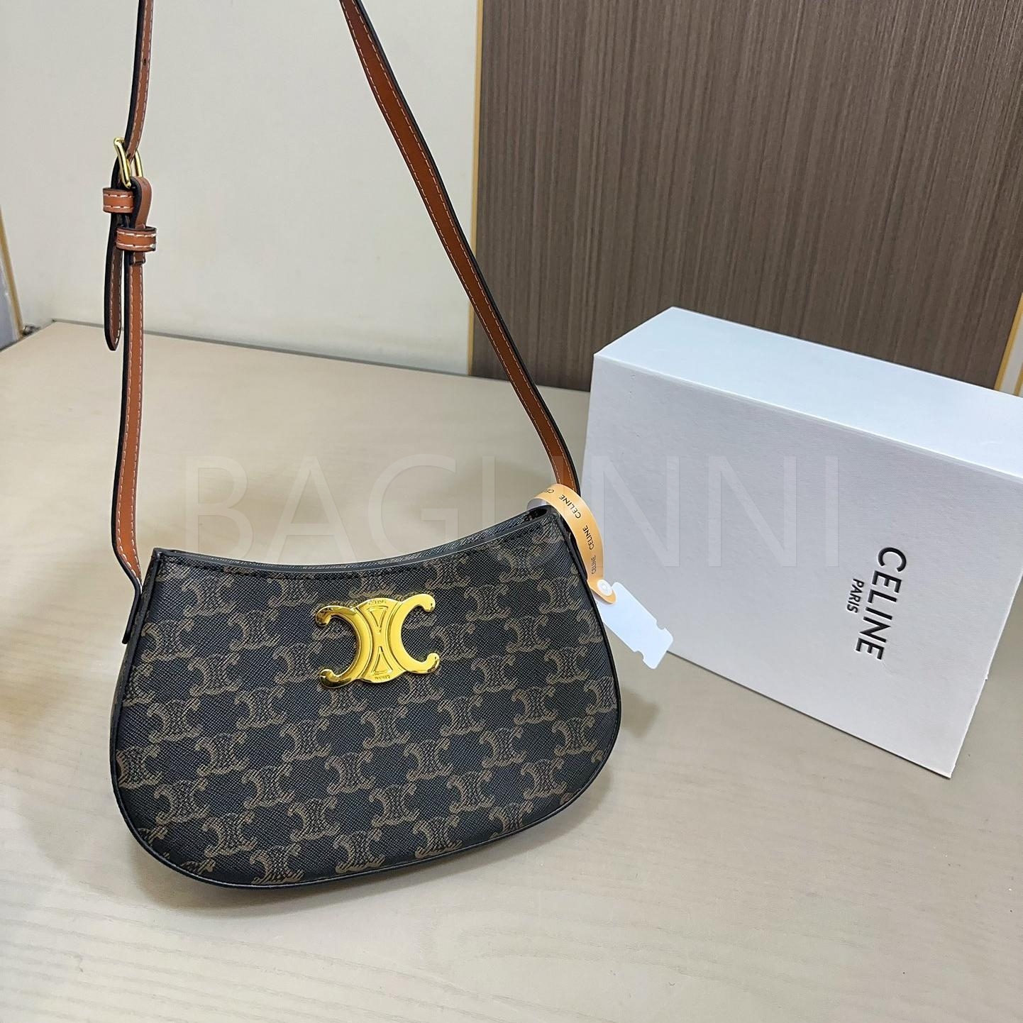 셀린느 트리옹프 아바 숄더백