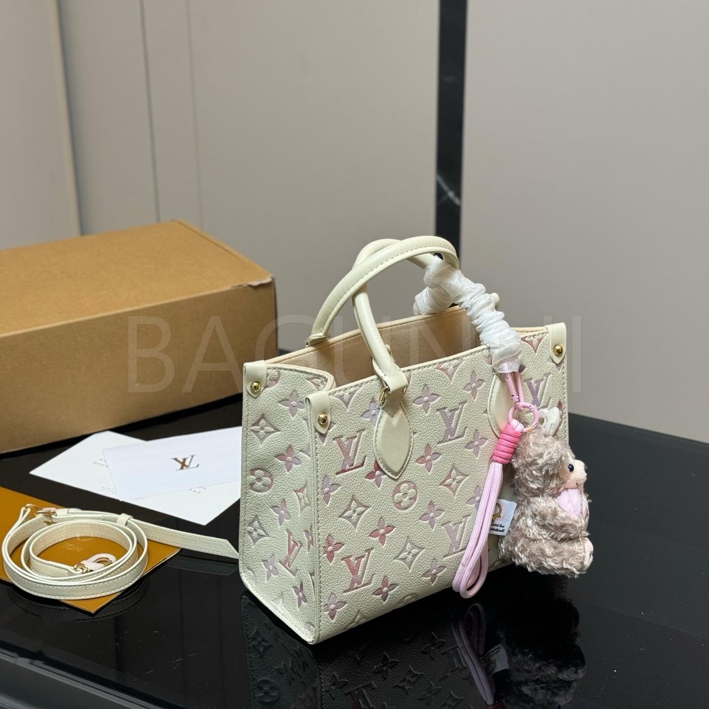 루이비통 온더고 토트백