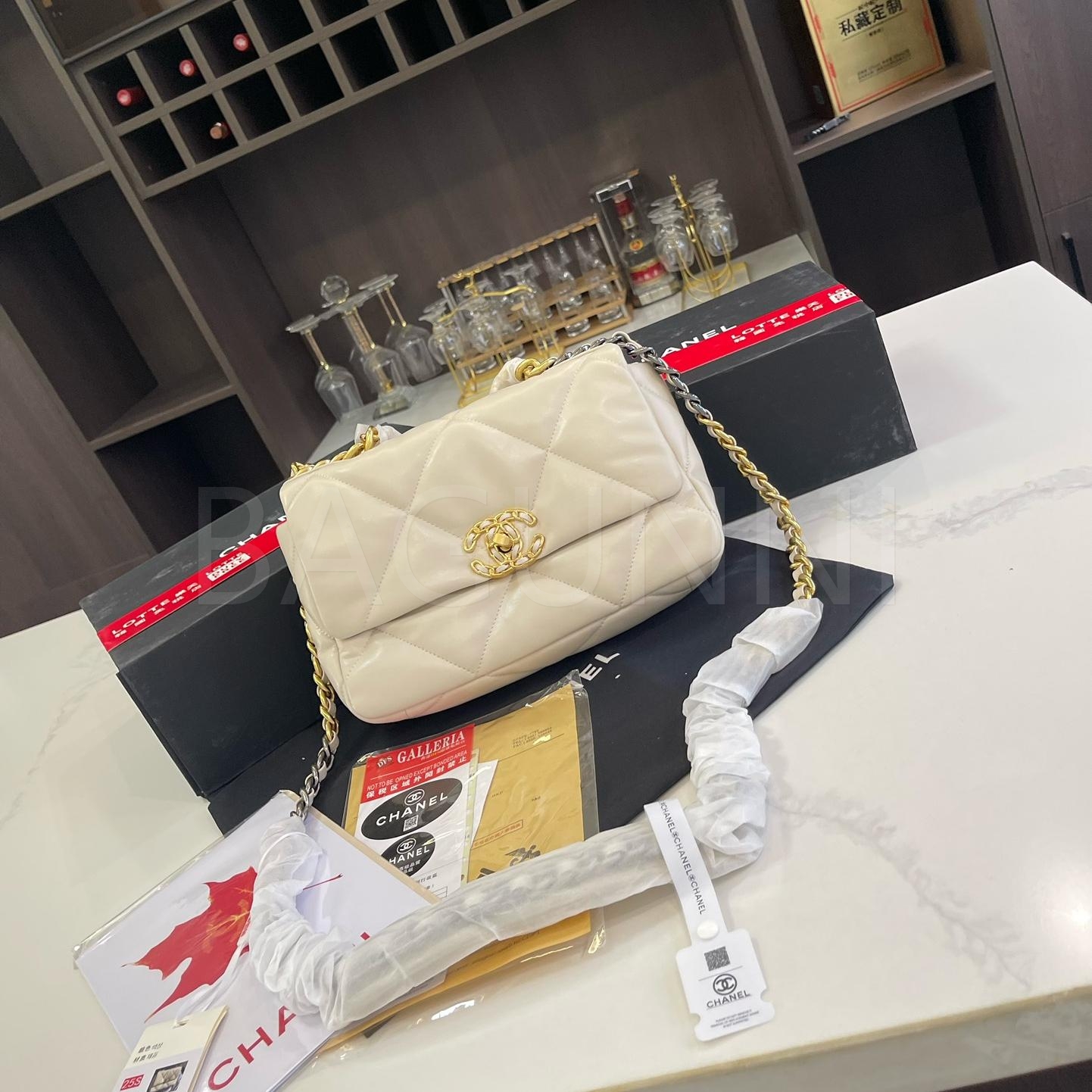 샤넬 19 플랩 백