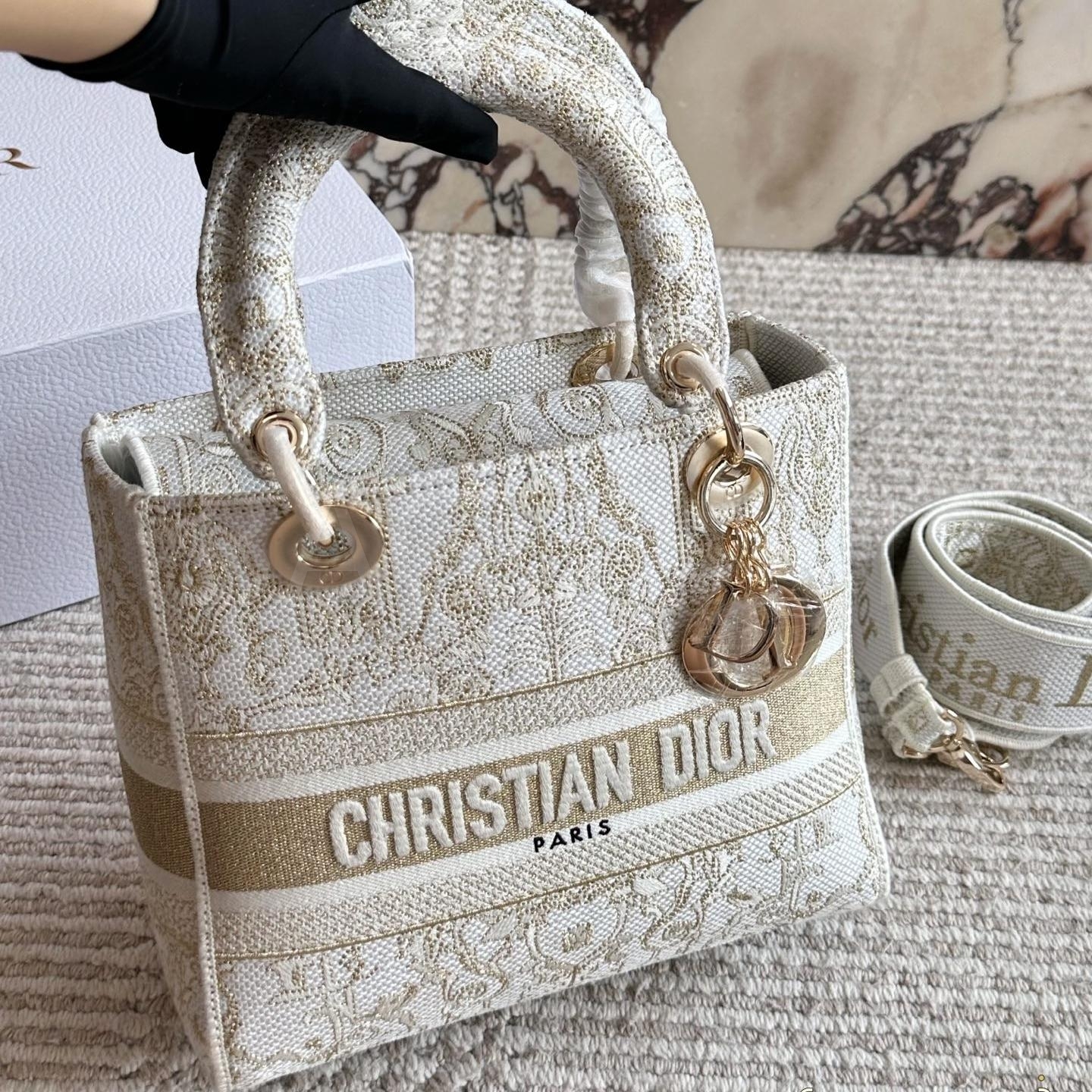 디올 레이디 디올 자수 숄더백