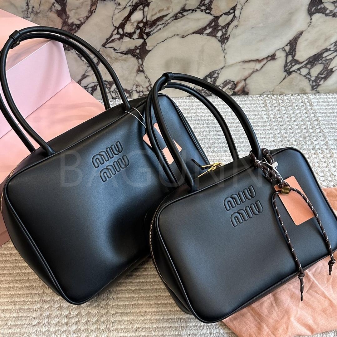 미우미우 볼링백