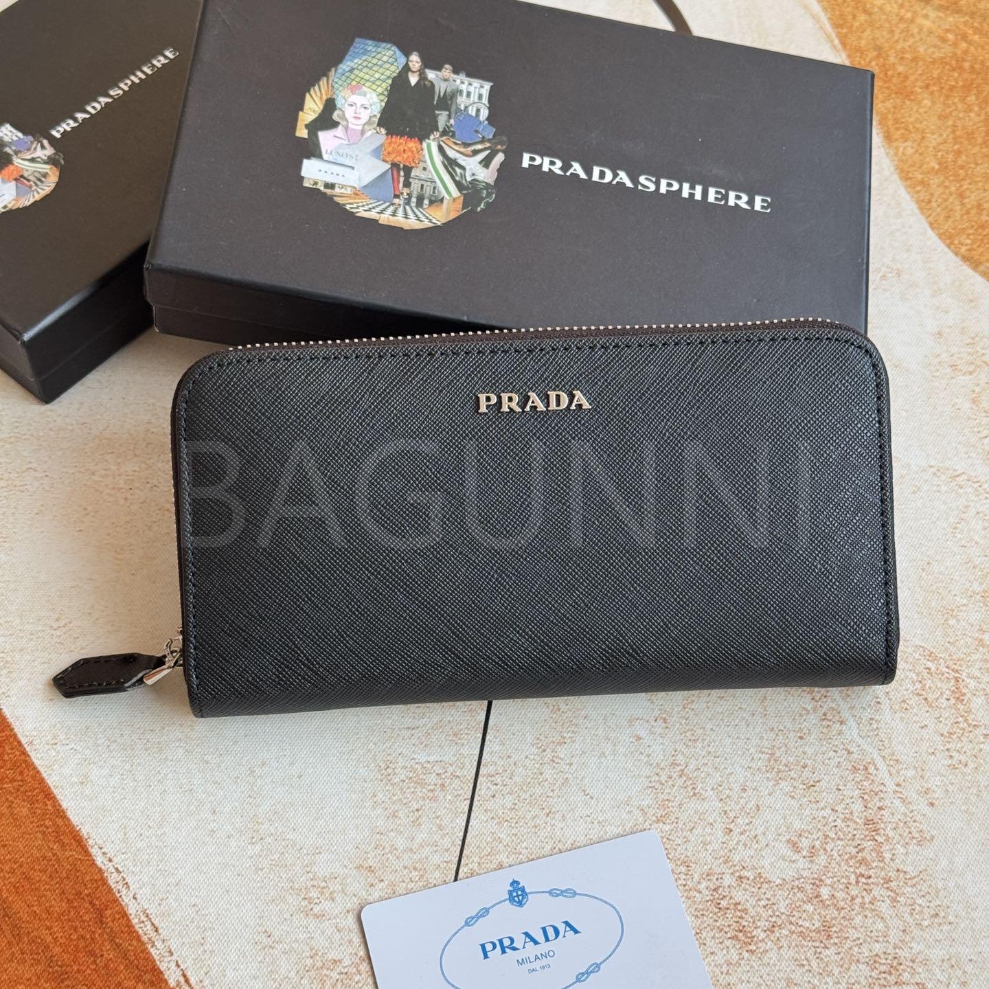 프라다 사피아노 지퍼 장지갑