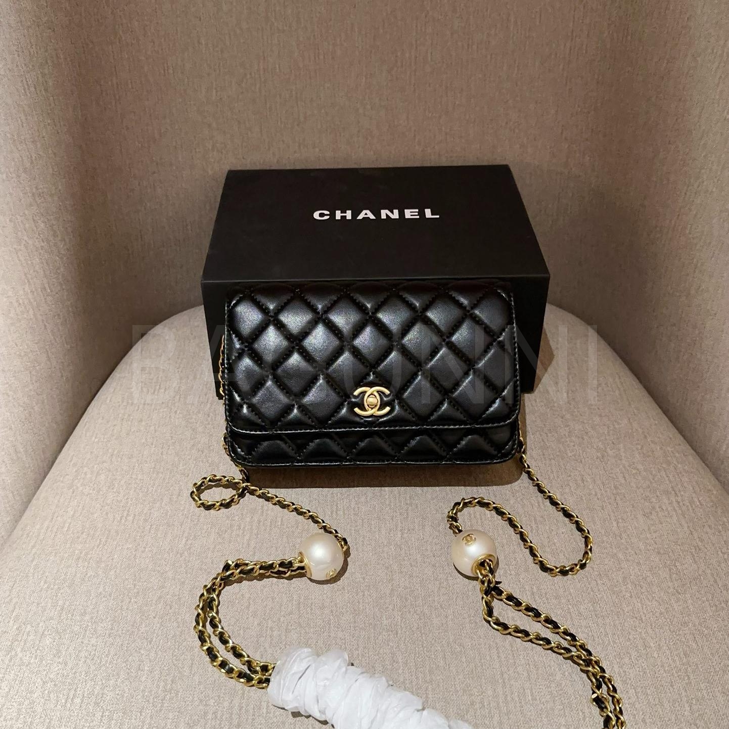 샤넬 24S 펄 체인 WOC 체인 월렛