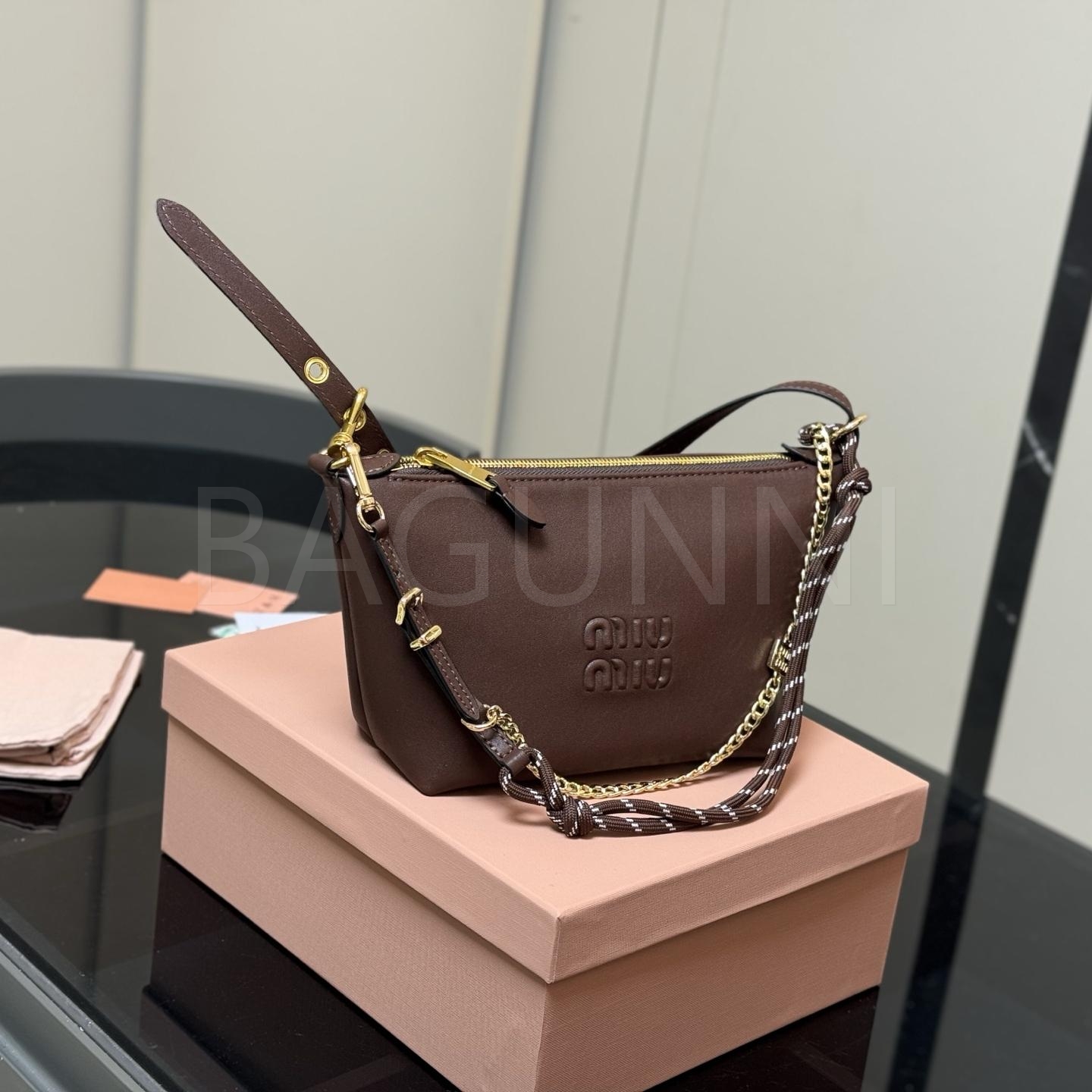 미우미우 캔버스 박스 숄더백