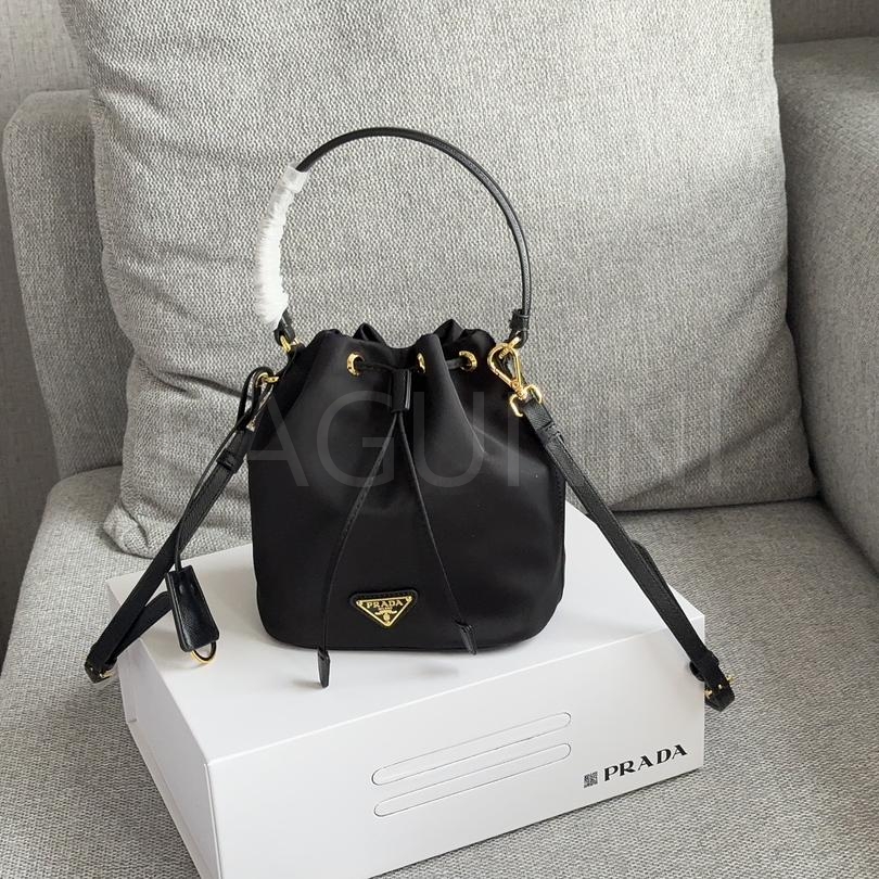 프라다 미니 버킷백