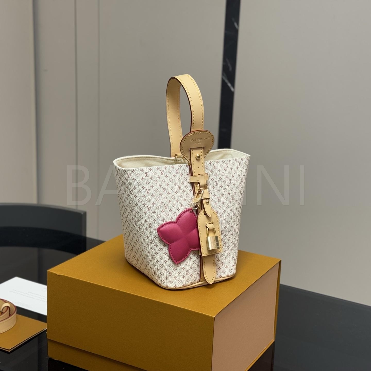 루이비통 노에 버킷 백