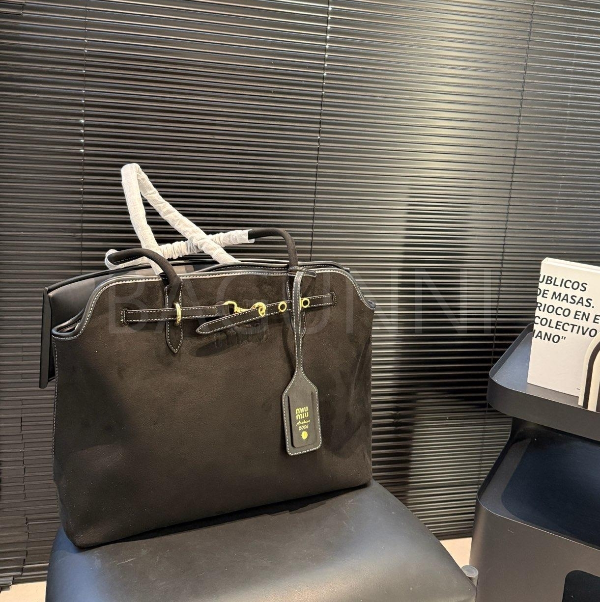 미우미우 아방튀르 브리프케이스