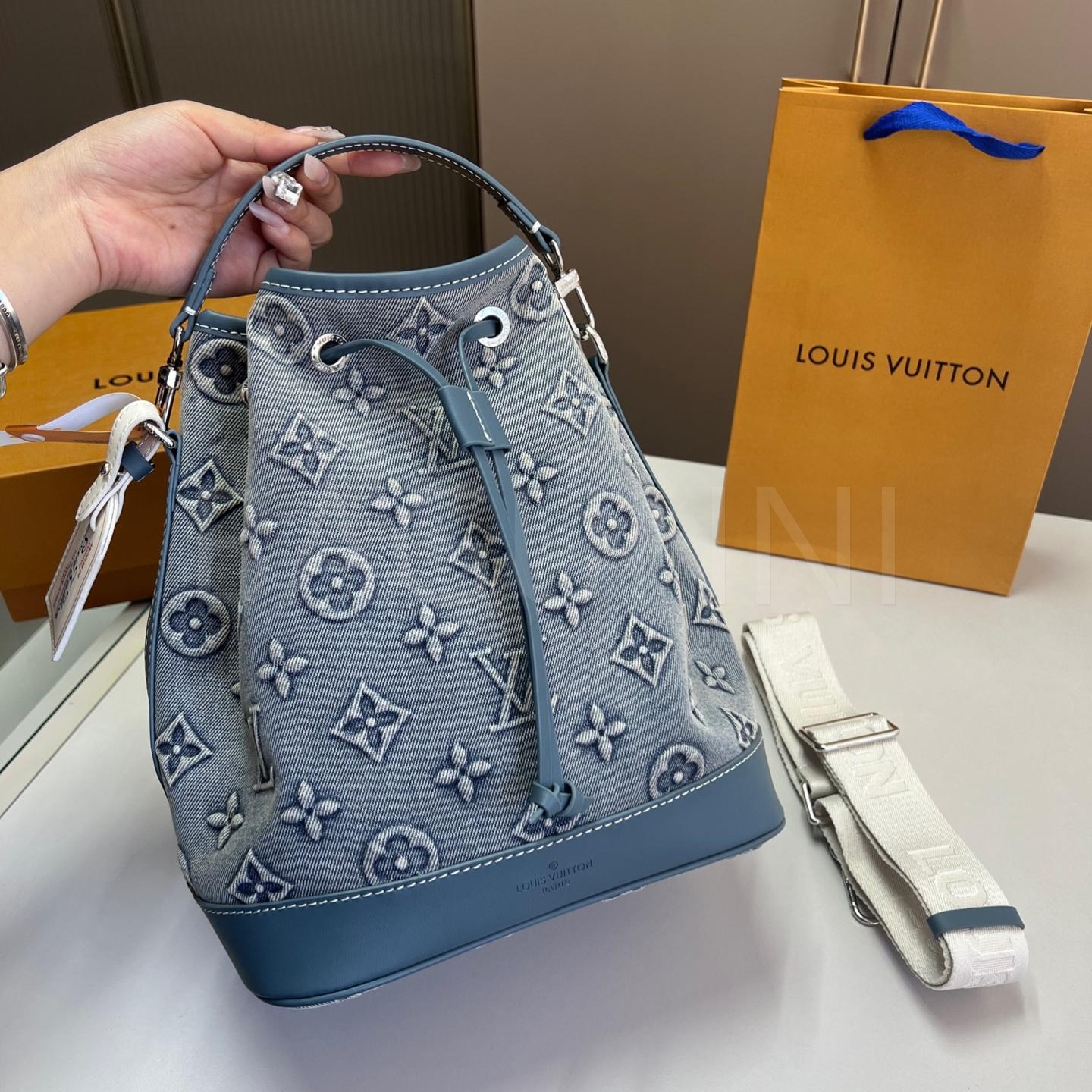 루이비통 데님 노에 버킷 백