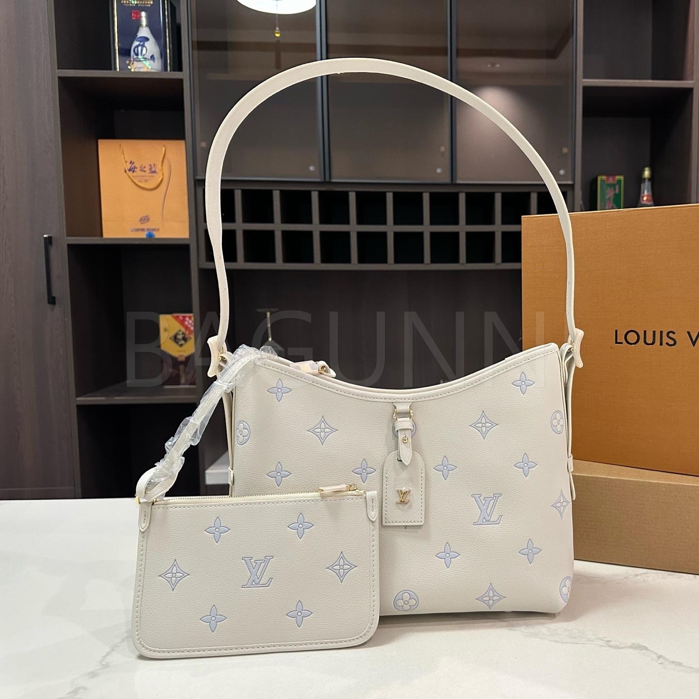 루이비통 캐리올 숄더백