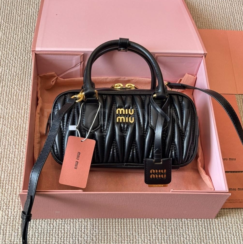 미우미우 볼링백