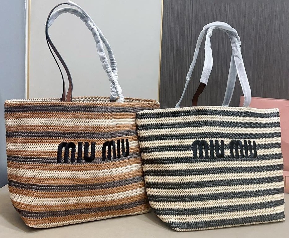 미우미우 라피아 스트라이프 쇼퍼백