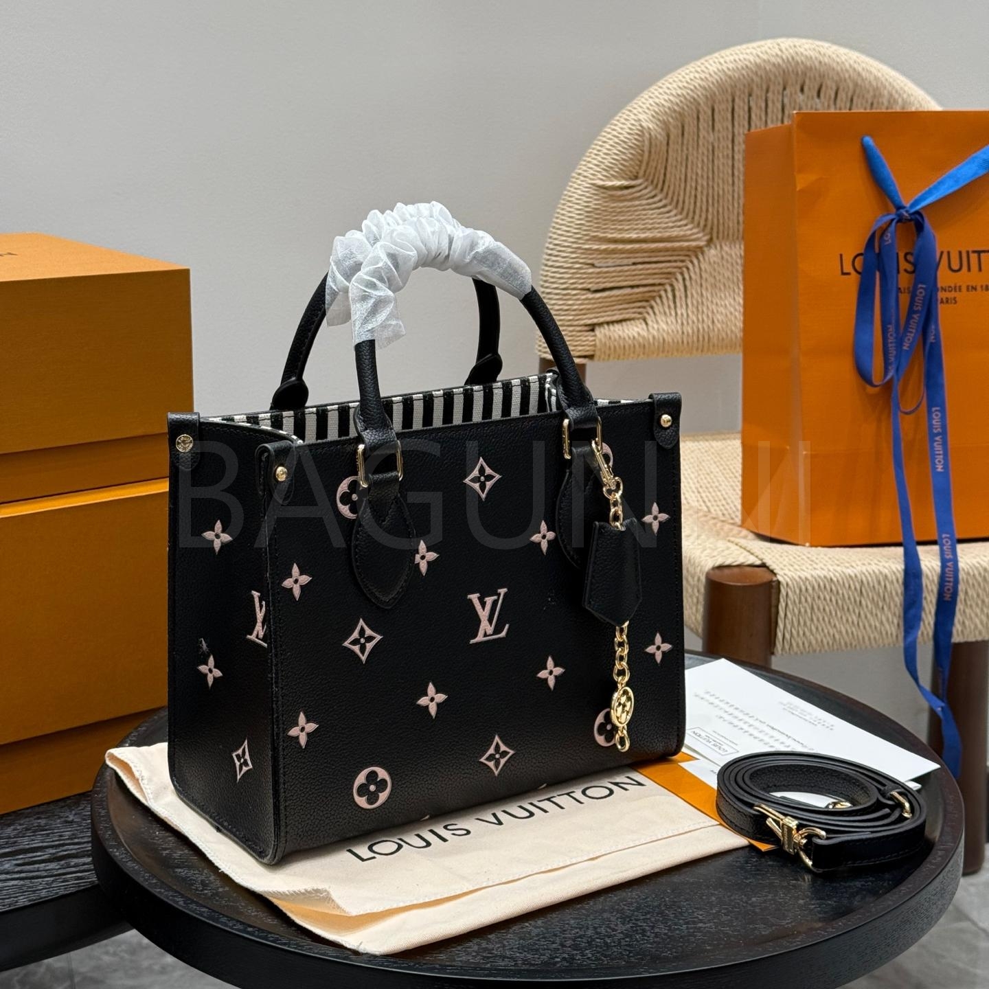 루이비통 온더고 토트백