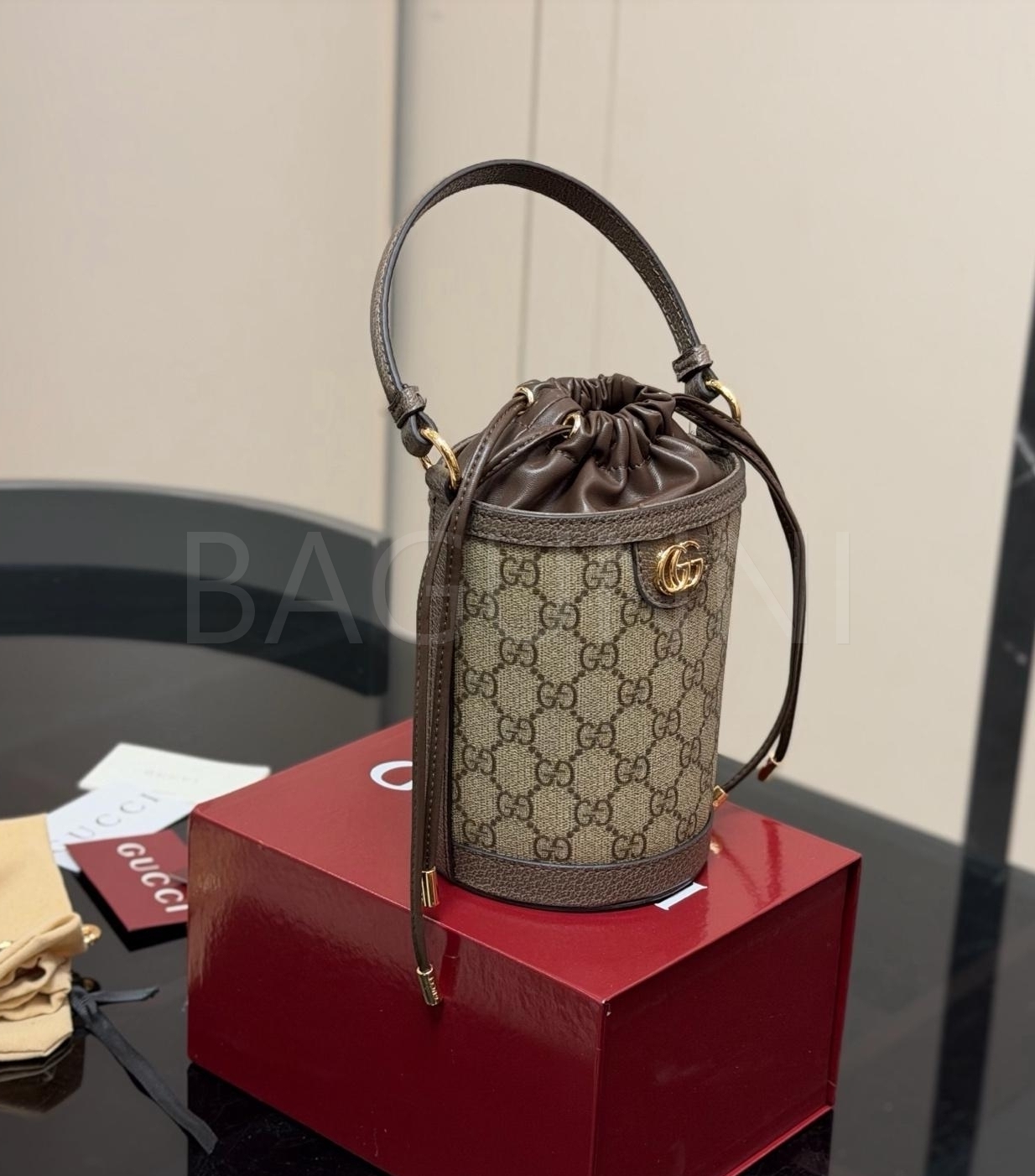 구찌 오피디아 버킷백