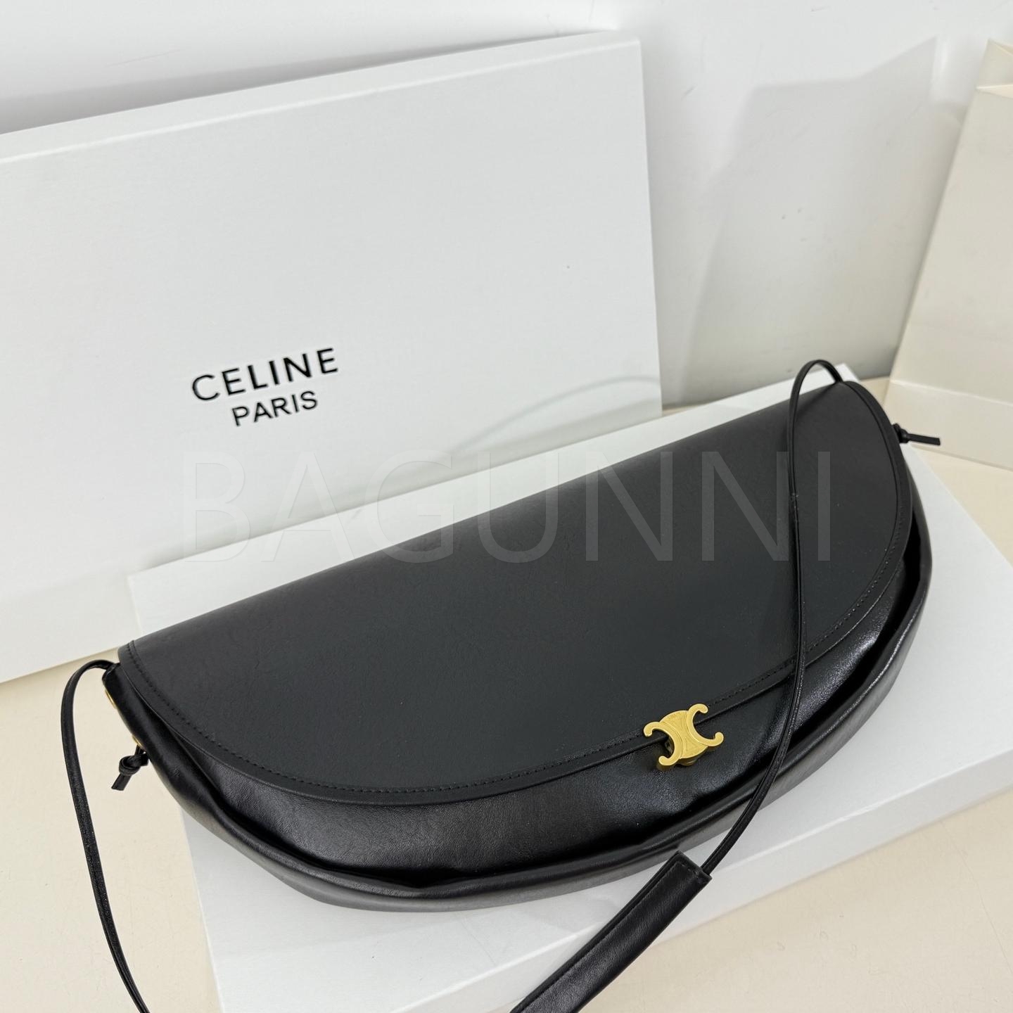 셀린느 소프트 트리옹프 반달백