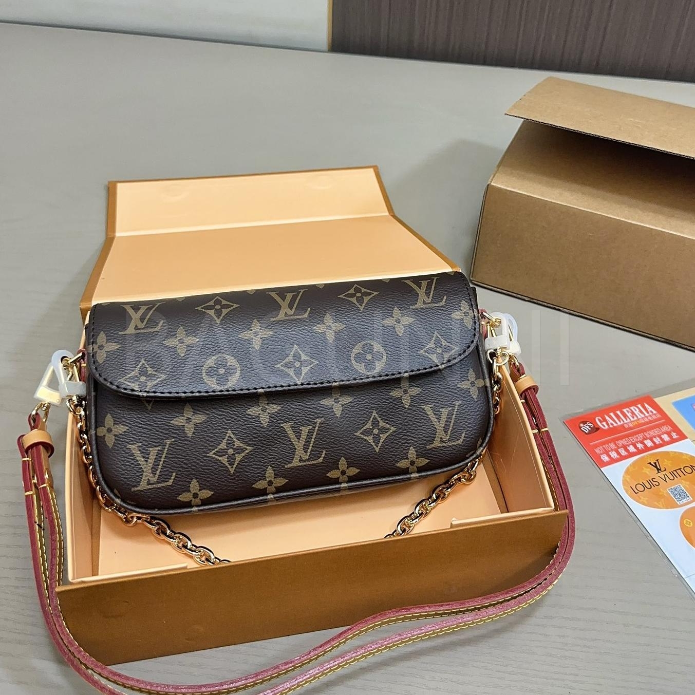 루이비통 플랩 숄더백