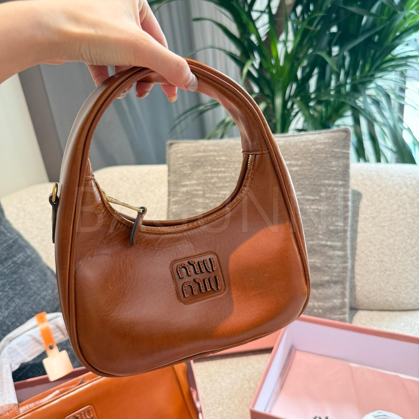 미우미우 2013 호보백