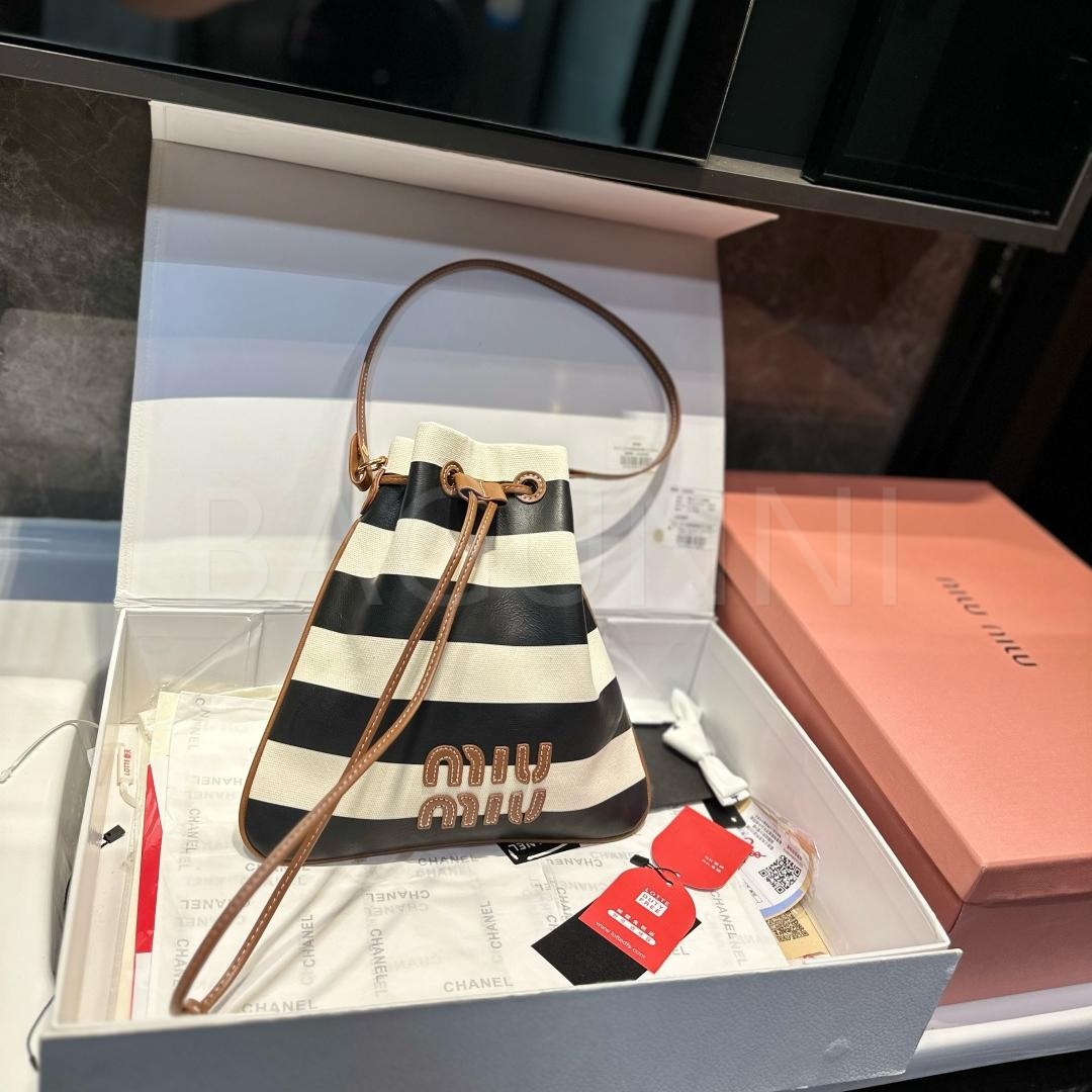 미우미우 데님 로고 토트백