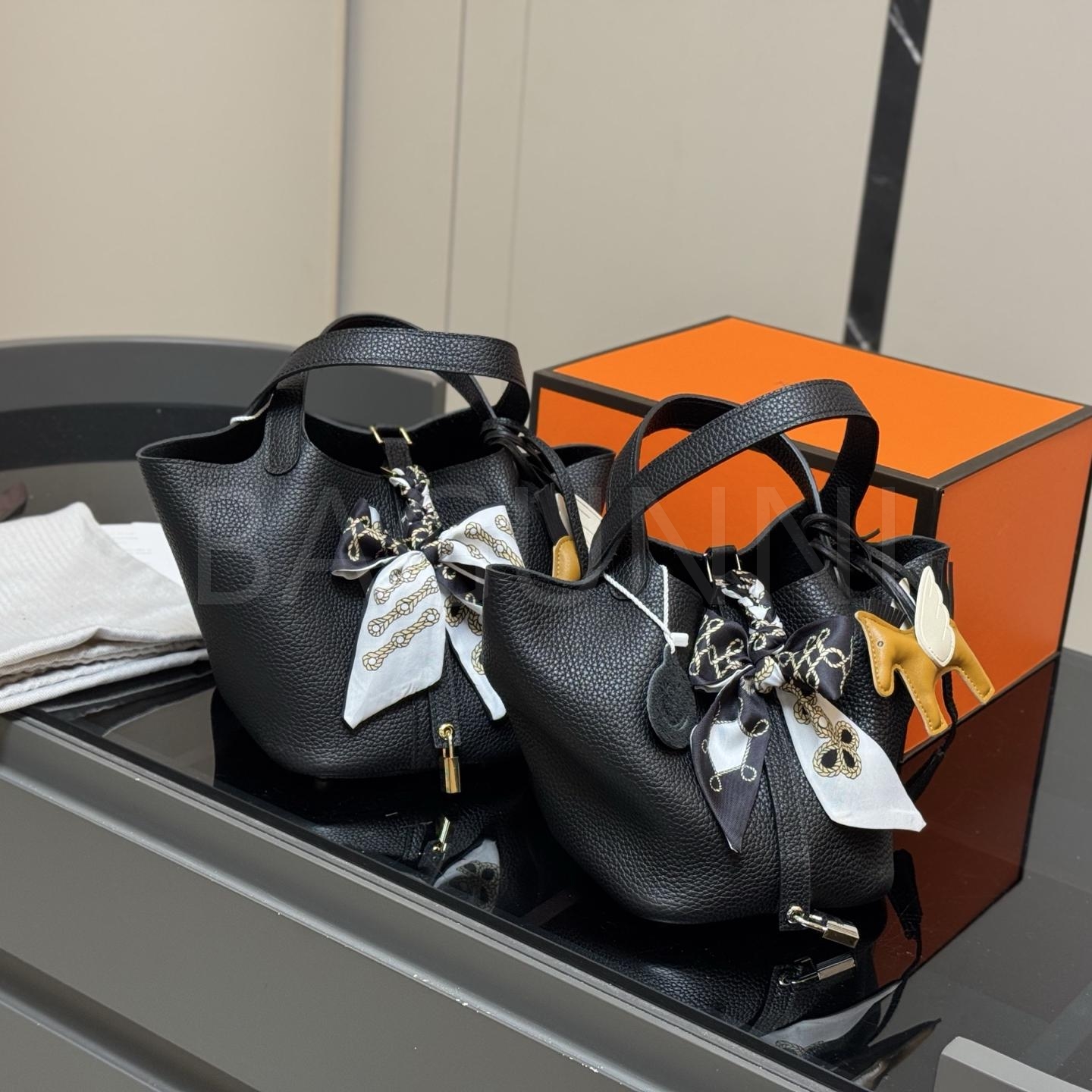 에르메스 피코탄 락 버킷백