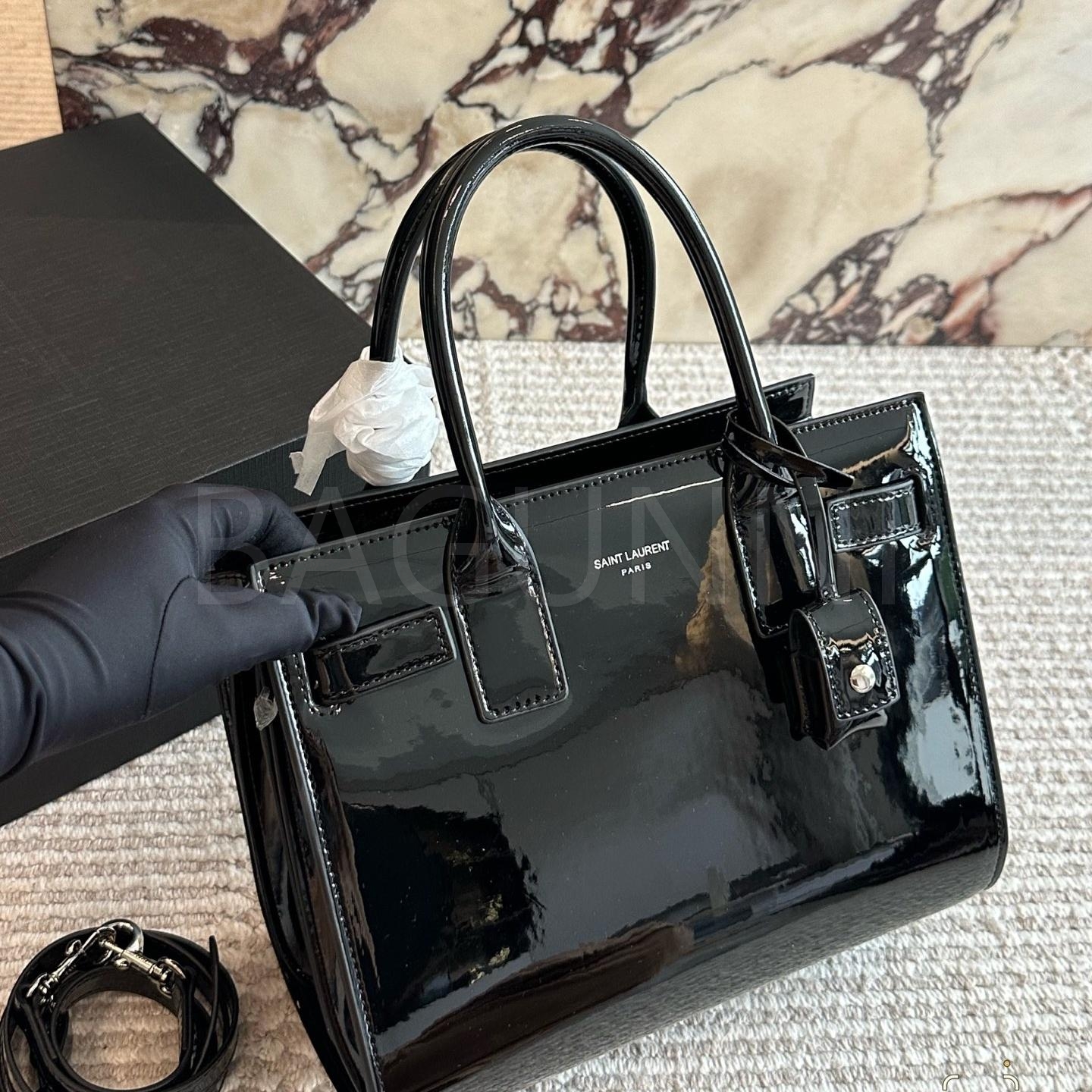 YSL 페이턴트 백