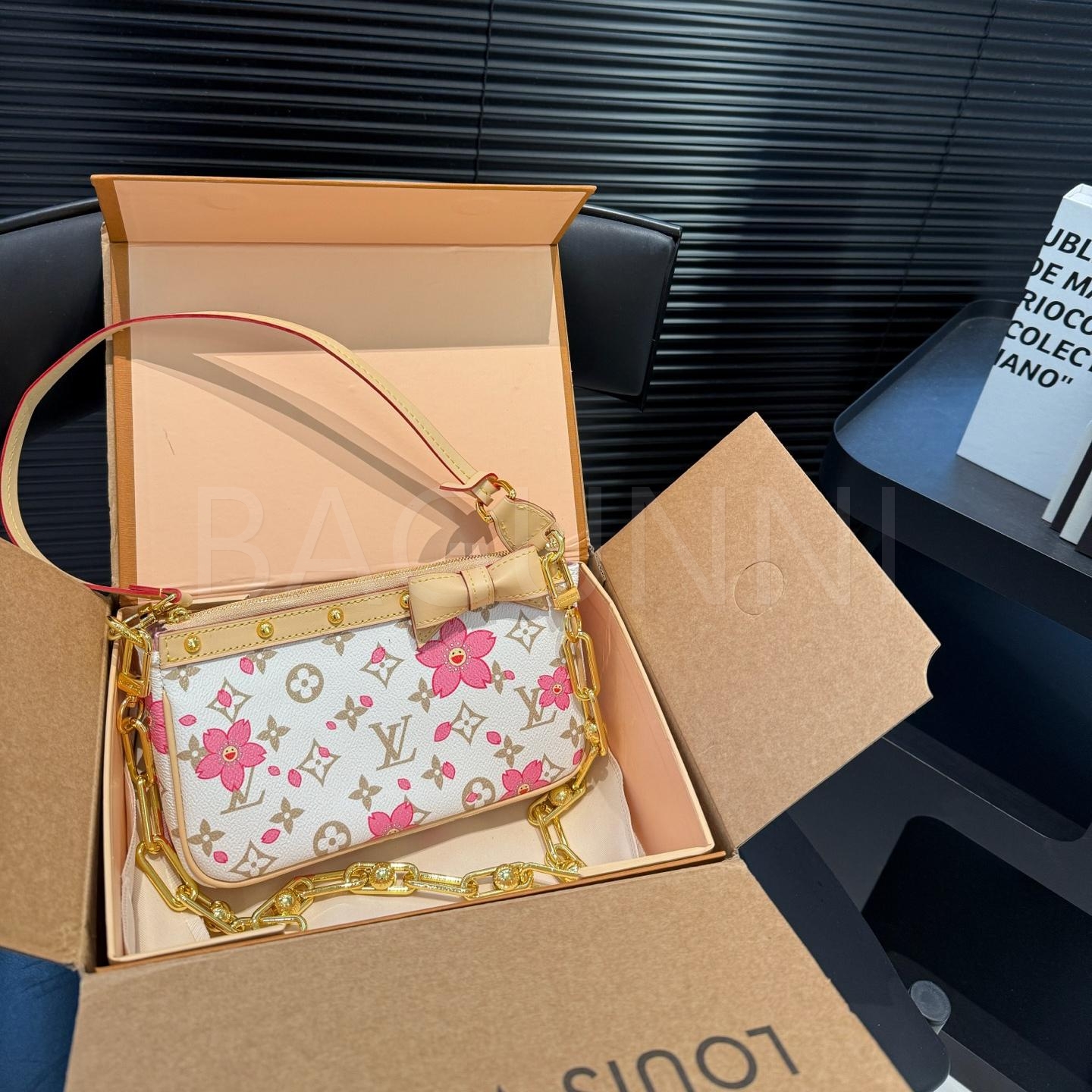 루이비통 숄더 파우치