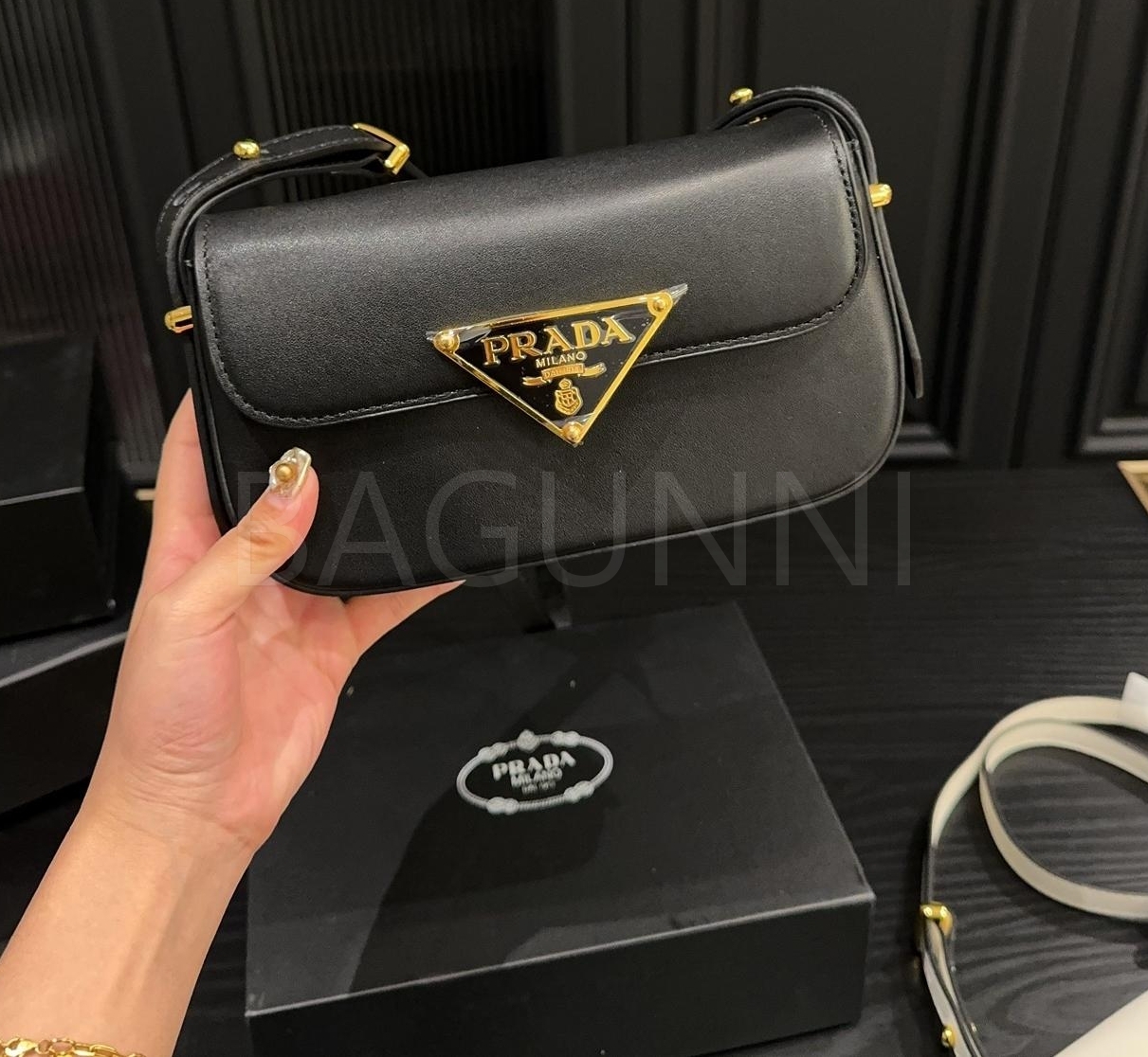 프라다 레더 호보백