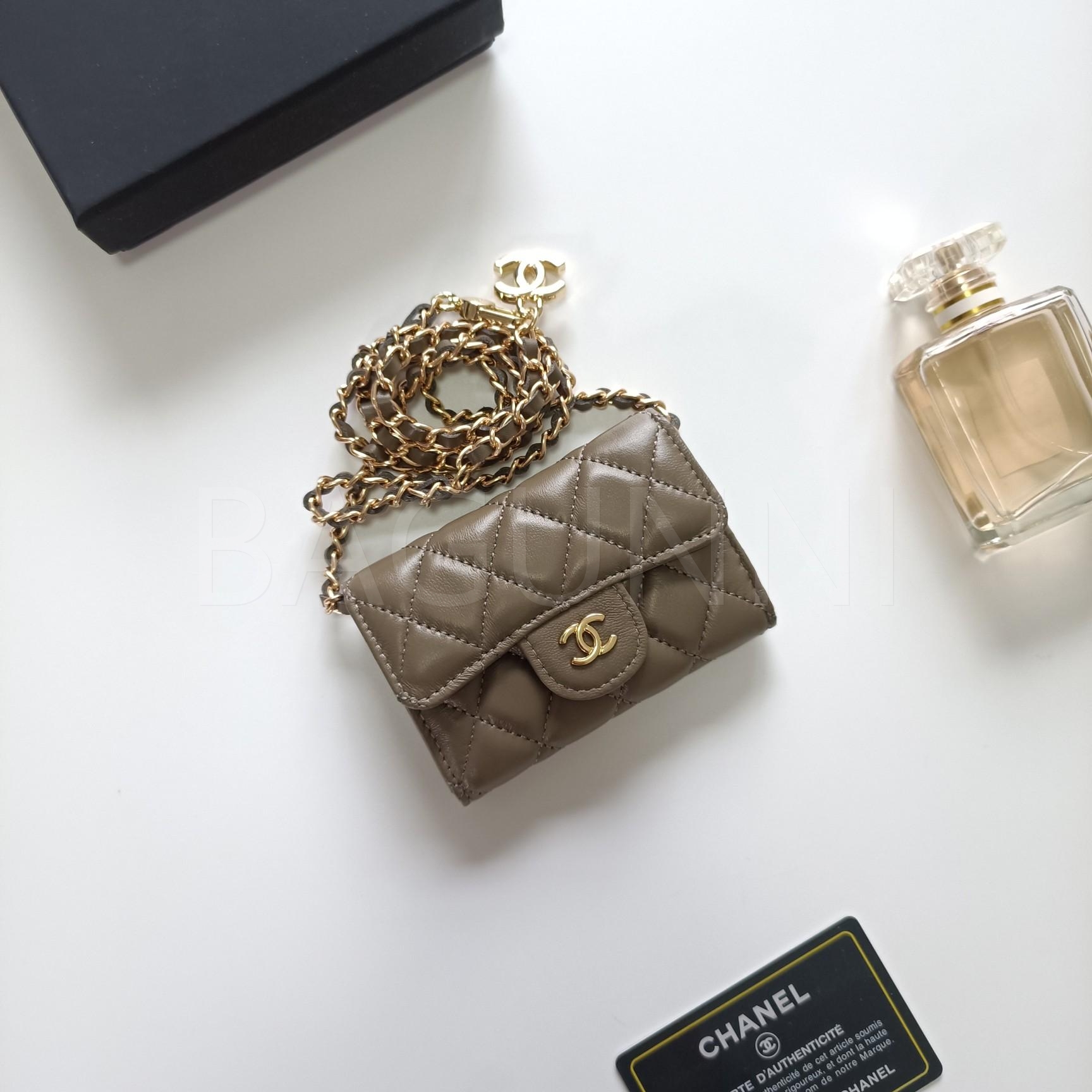 샤넬 클래식 코인퍼스