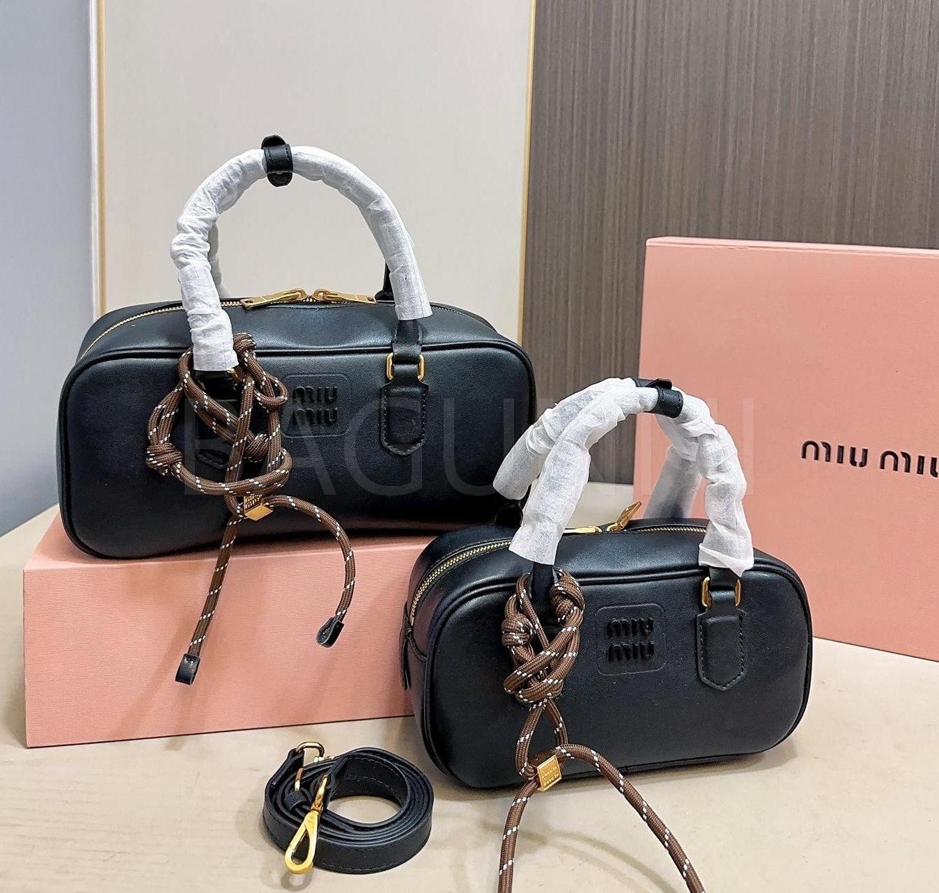 미우미우 볼링백