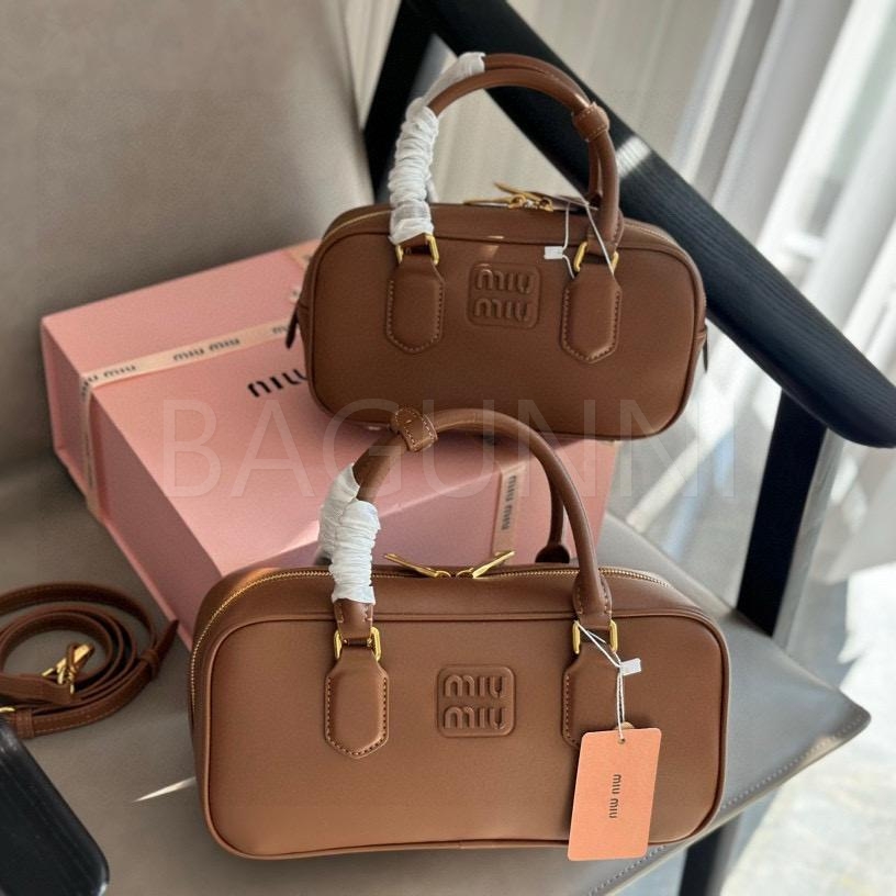 미우미우 볼링백