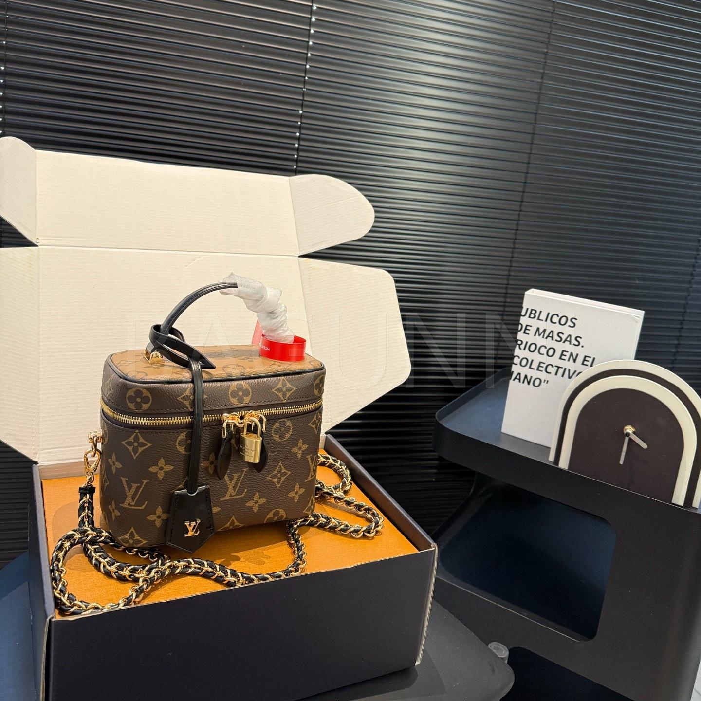 루이비통 베니티 백