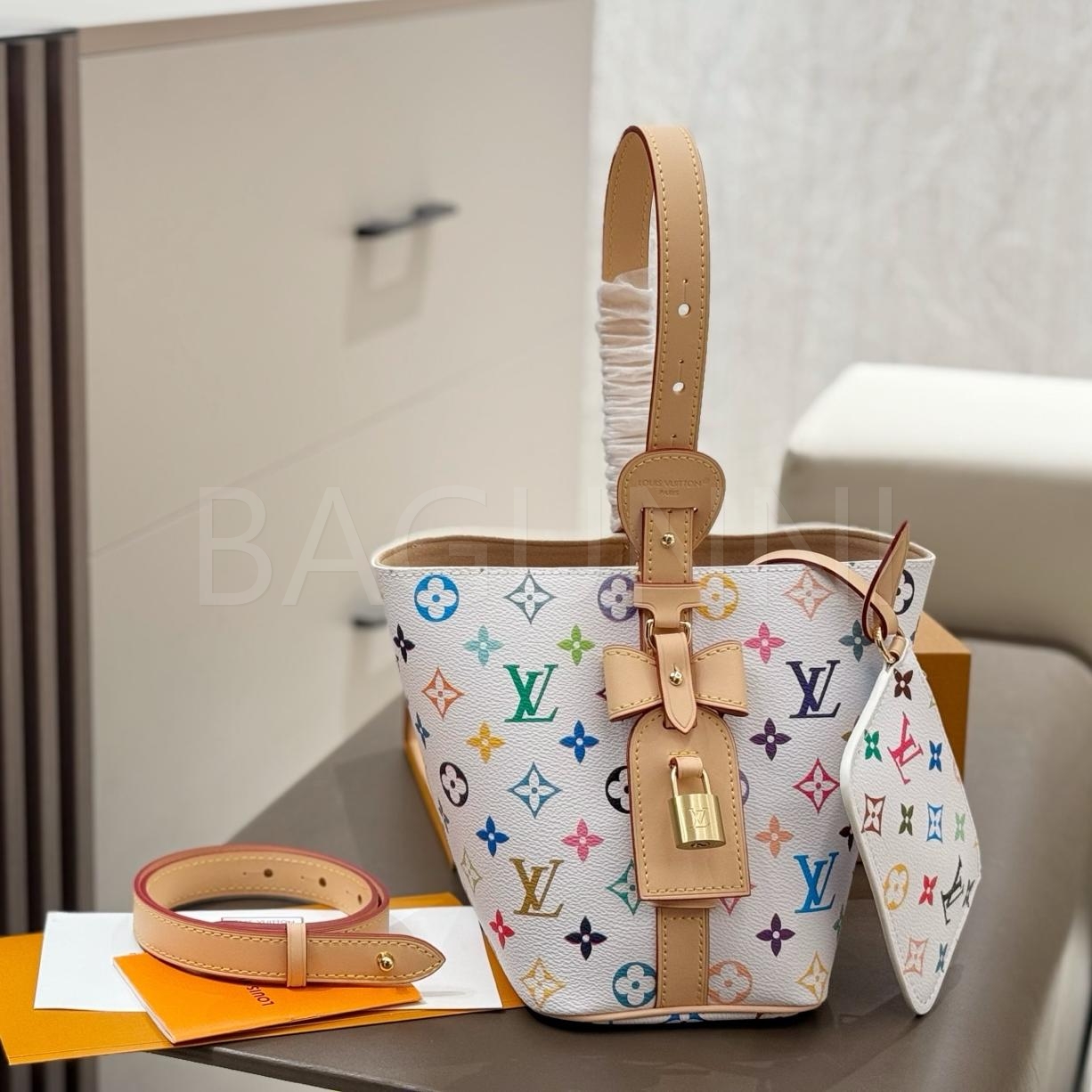 루이비통 올 인 BB 버킷 백