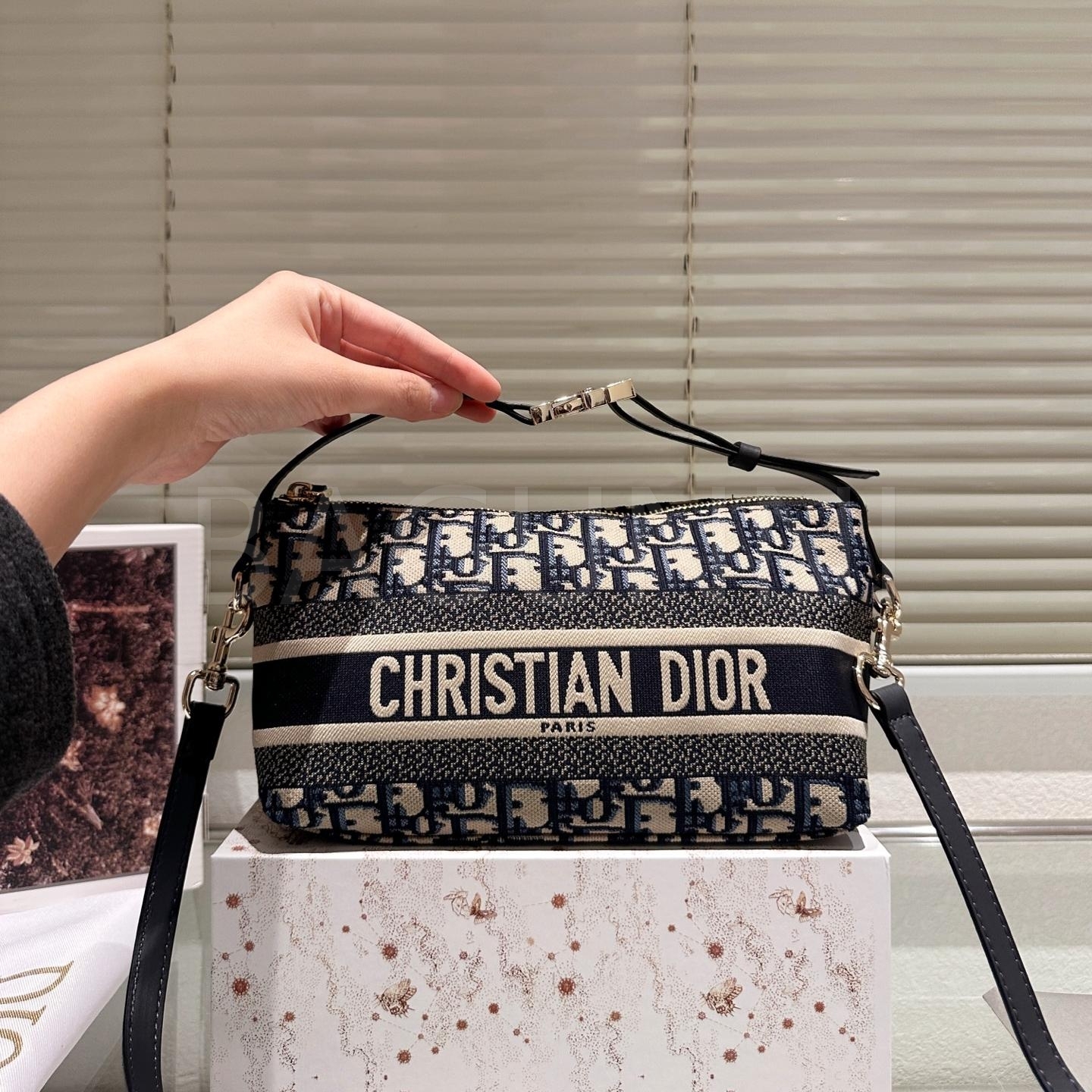 디올 레더 숄더백