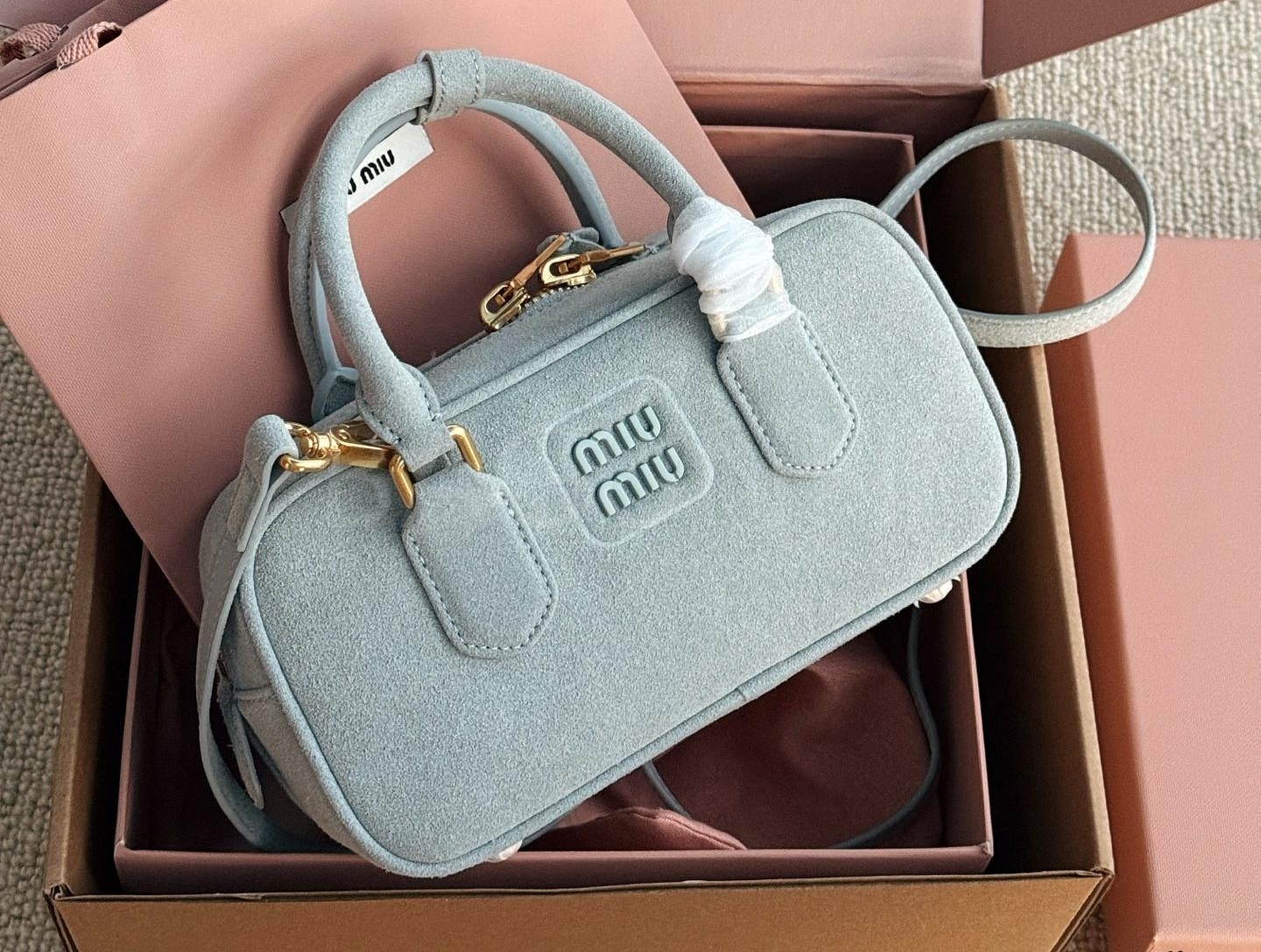 미우미우 스웨이드 볼링 백