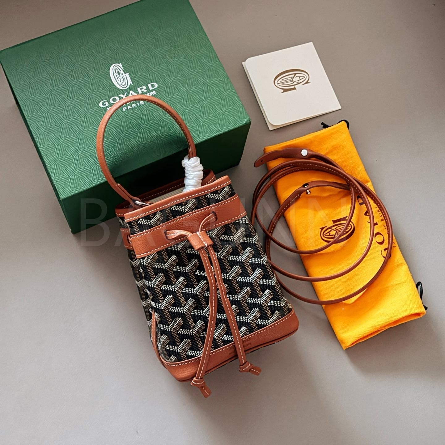 고야드 쁘띠 플로 버킷백