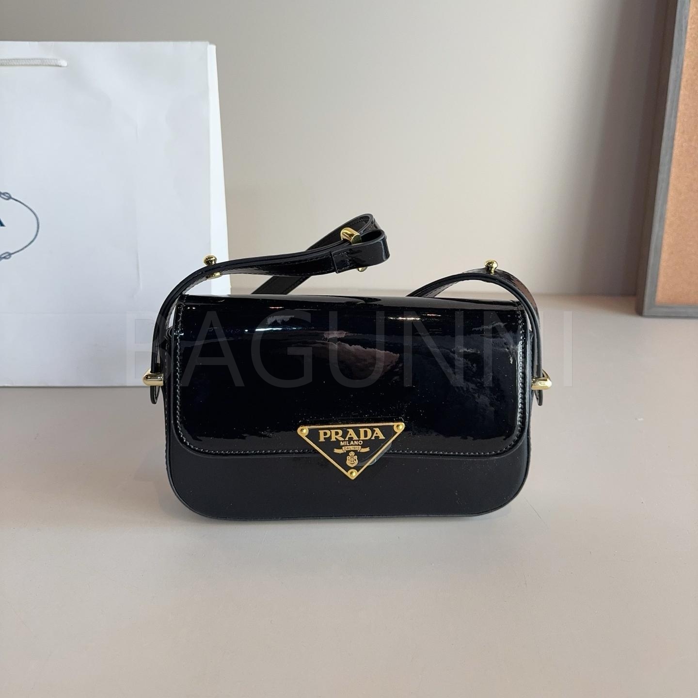 프라다 빈티지 호보 숄더백