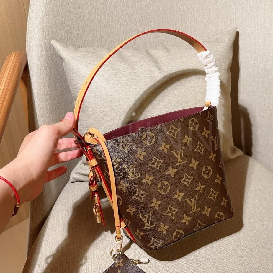 루이비통 올 인 BB 버킷 백