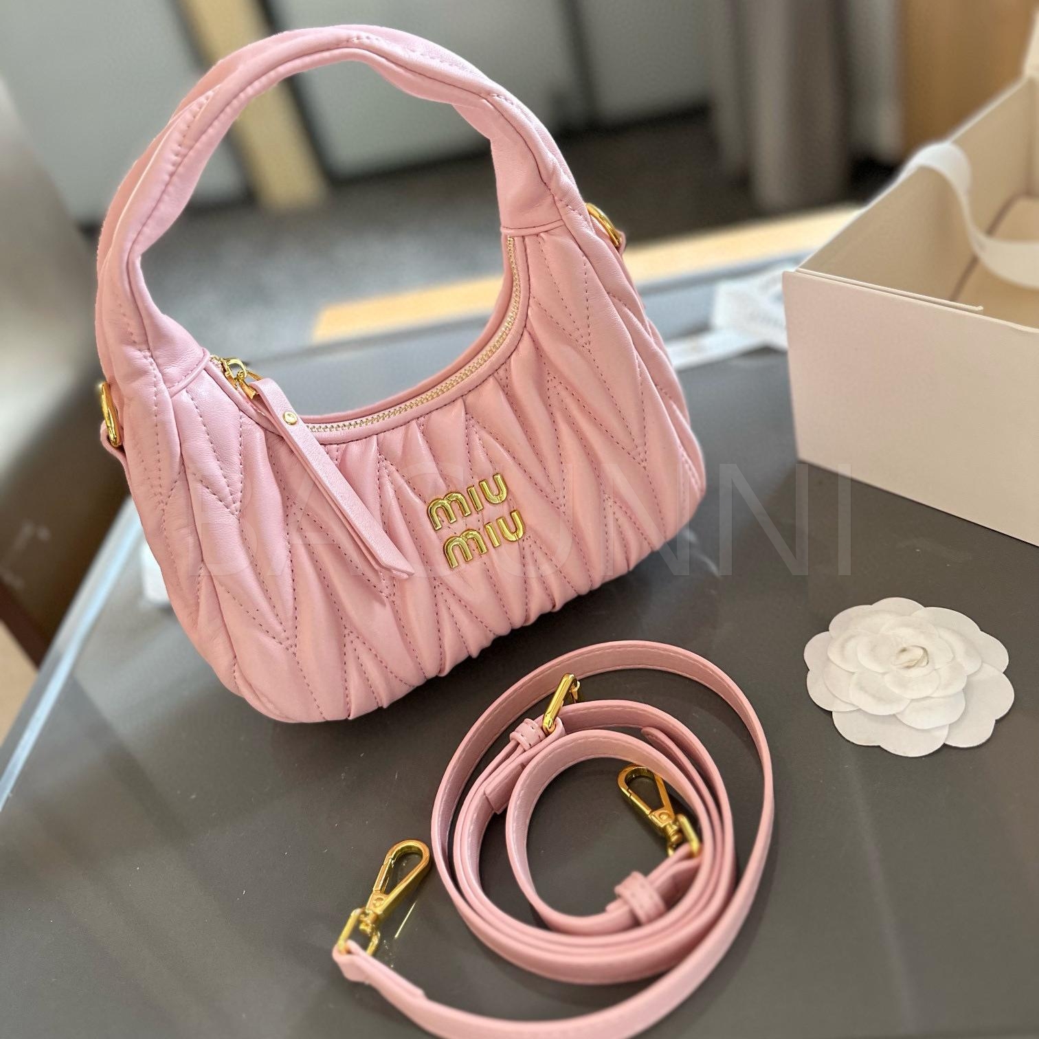 미우미우 마테라쎄 미니 탑핸들백