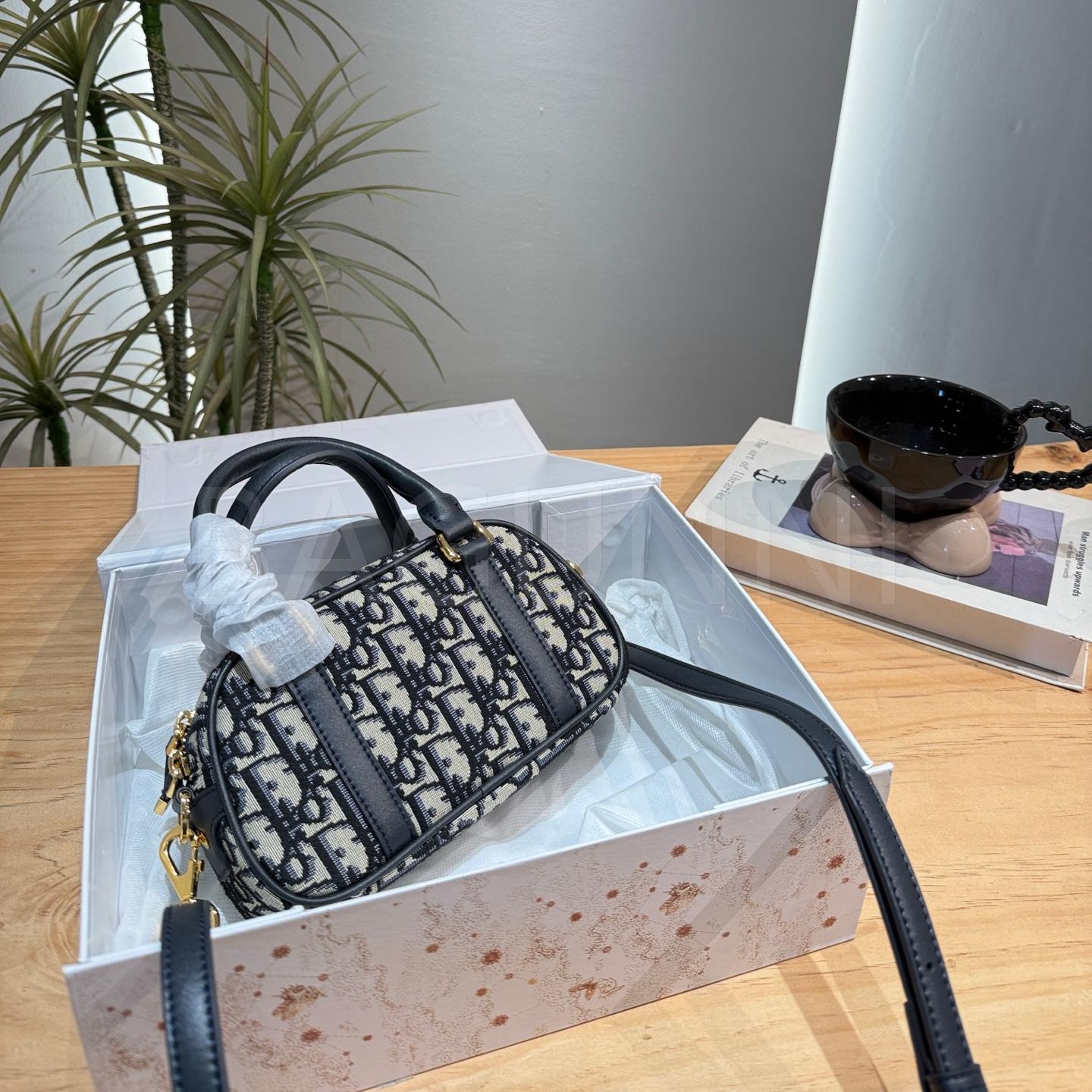 디올 쉘 볼링백