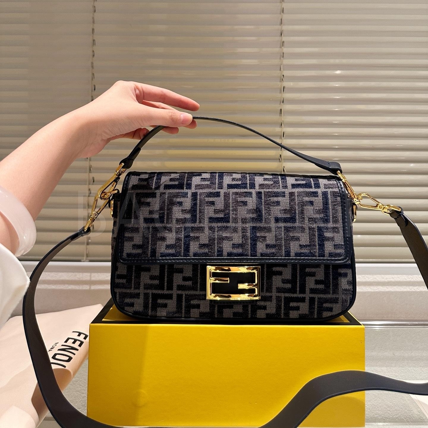 펜디 FF 바게트 숄더백