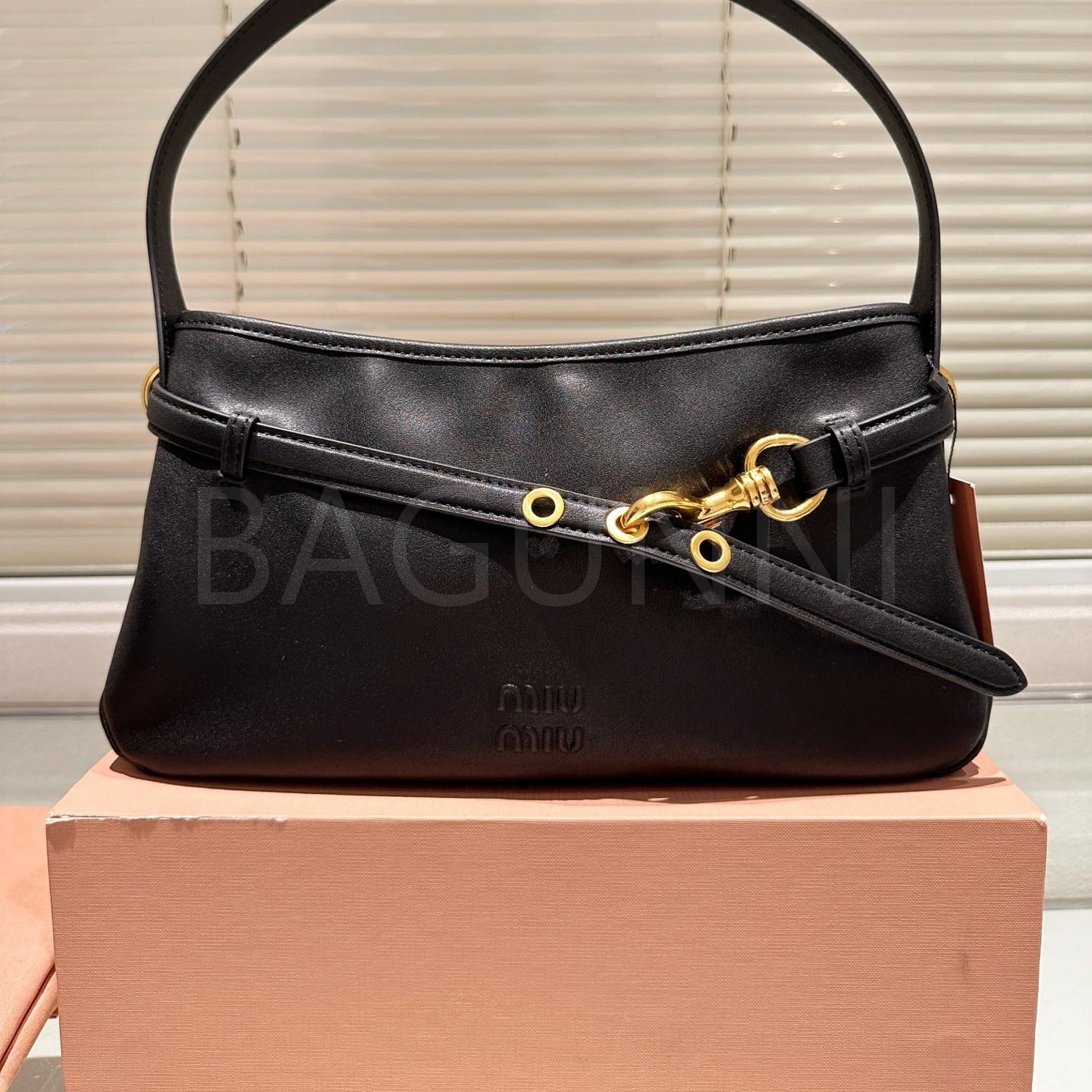 미우미우 아방튀르 숄더백