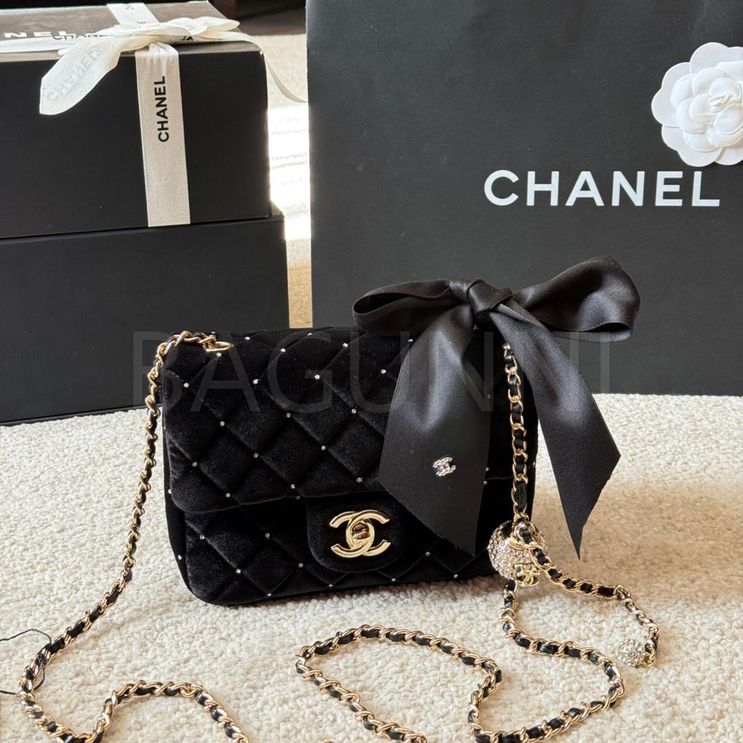 샤넬 금볼 스퀘어 플랩 백